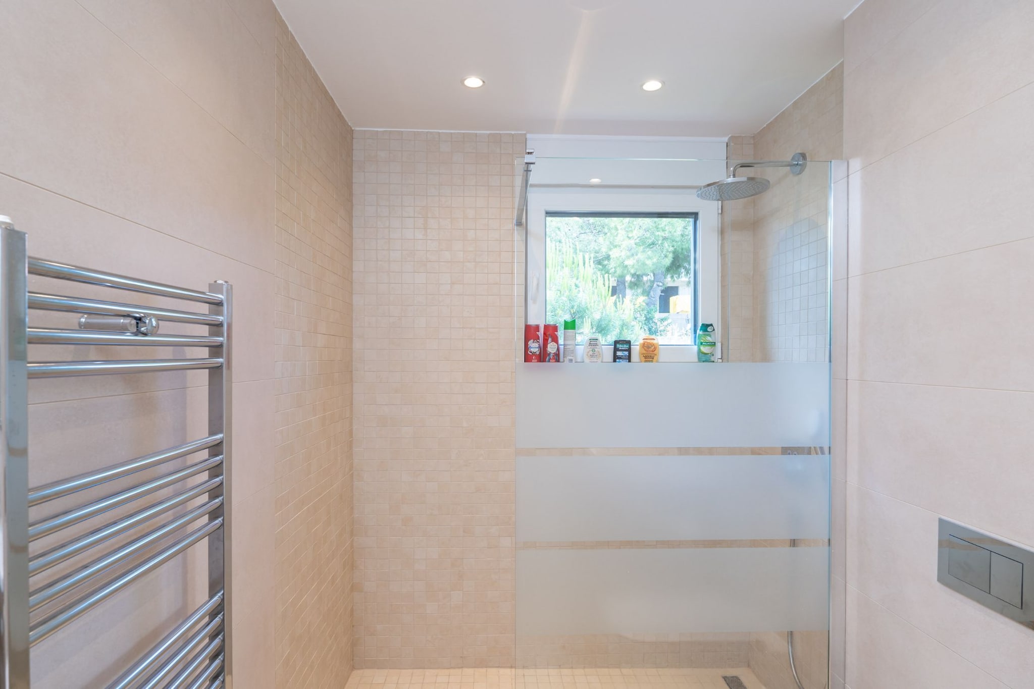Apartment Marcus Mai - Two Bedroom Apartment with Balcony-Bathroom