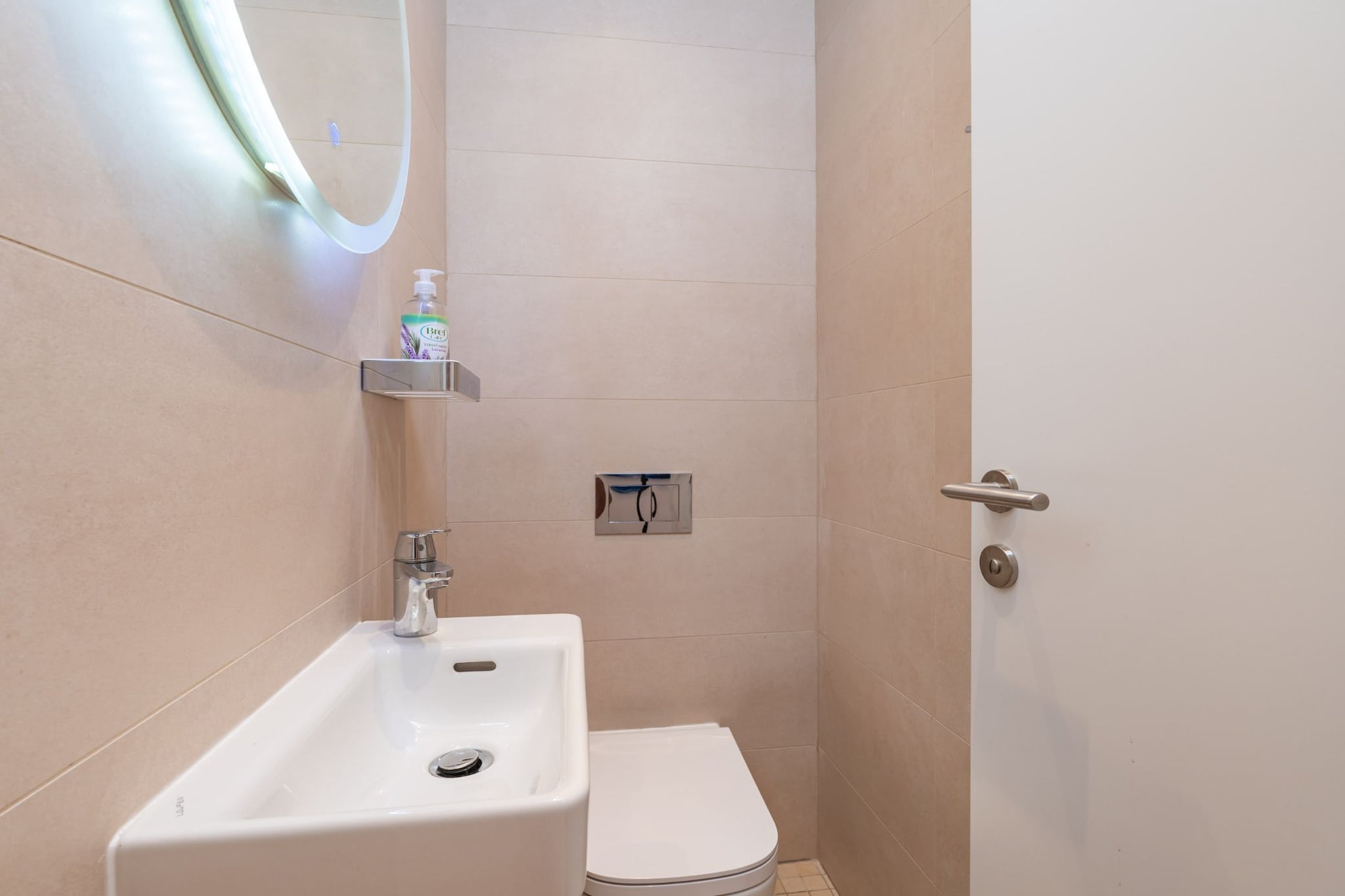 Apartment Marcus Mai - Two Bedroom Apartment with Balcony-Bathroom