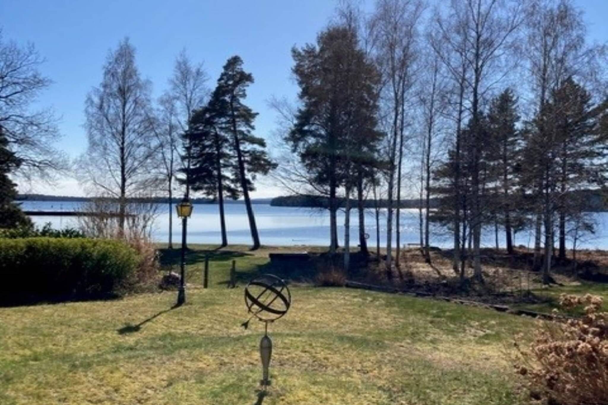 Welcome to Karlsborg, where you can enjoy a vacation by the beach in the part of Lake VÃ¤ttern called Bottenviken. This substantial two-story villa features a garden and patio where you can immediately enjoy the lake view and the proximity to VÃ¤tternâ€™s sparkling waters. The house is a solid single-story villa with a basement and offers most of the comforts you need. As soon as you enter the house, there is a hallway with space to hang clothes and store shoes, adjacent to a bathroom equipped with a shower and toilet. The kitchen is spacious and fresh, equipped with most necessities, but dishwashing is done by hand. Next to the kitchen is a separate dining area with windows overlooking the small street in the residential area. A spacious living room with comfortable armchairs invites you to relax by the fireplace, and in an adjoining section, there is another seating area and dining area. From the living room, you can access the backyard with a patio facing the lake. Downstairs, there are additional social spaces with a recreation room that has a comfortable seating area and a lovely open fireplace to warm up a cooler evening. Downstairs, you will also find the house's laundry room. Directly below the garden, there is access to a walking path along the lake, and it is about 75 meters to the nearest beach. Be sure to visit Karlsborg Fortress, which stands proudly on a hill overlooking Lake VÃ¤ttern. If you have bicycles with you, it takes about 12 minutes from the house. Karlsborg has much to offer, including several nice restaurants and cafes around the canal. Welcome!