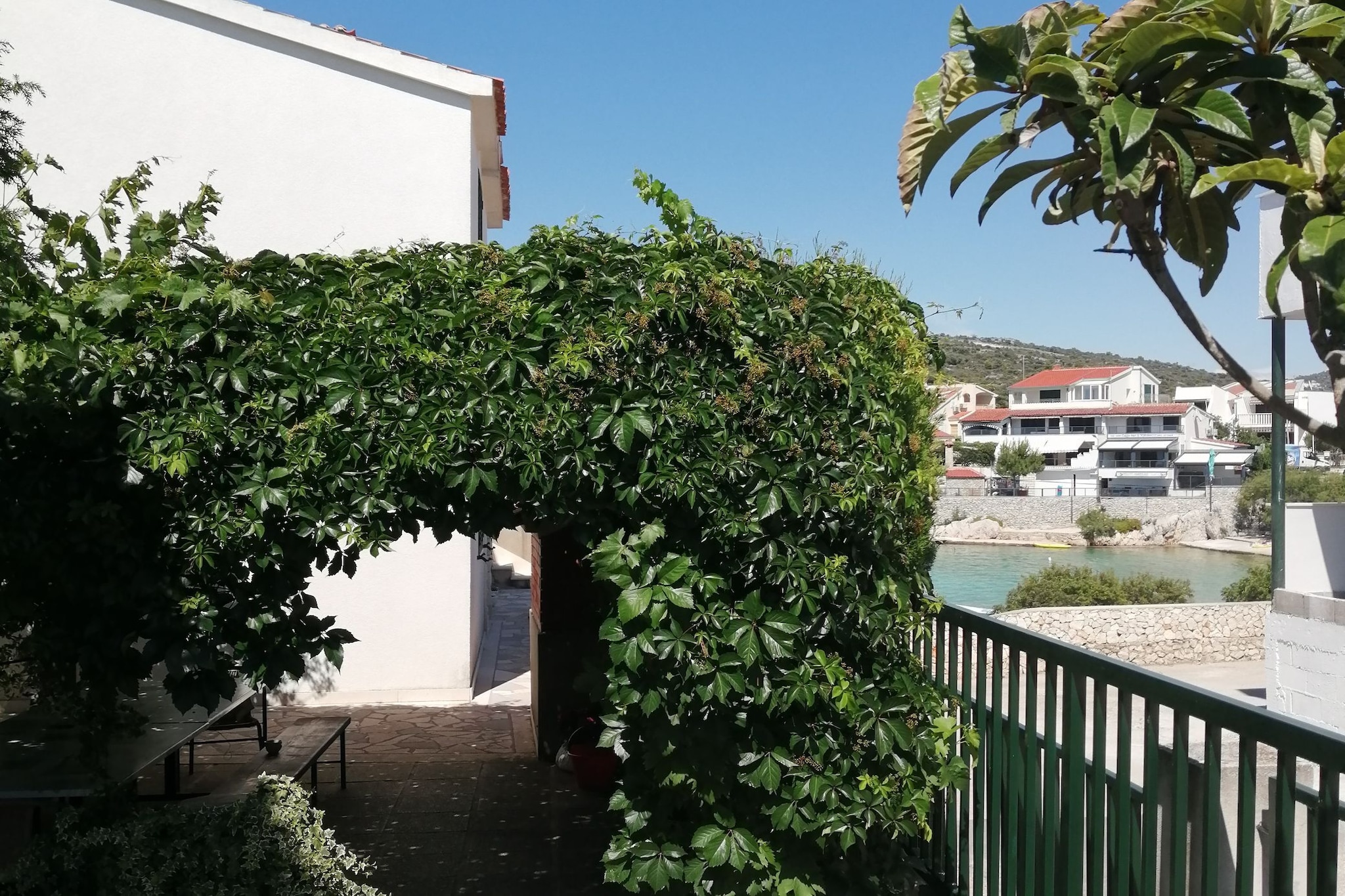 Seaside Apartments Sanda - Studio Apartment-Außenbereich
