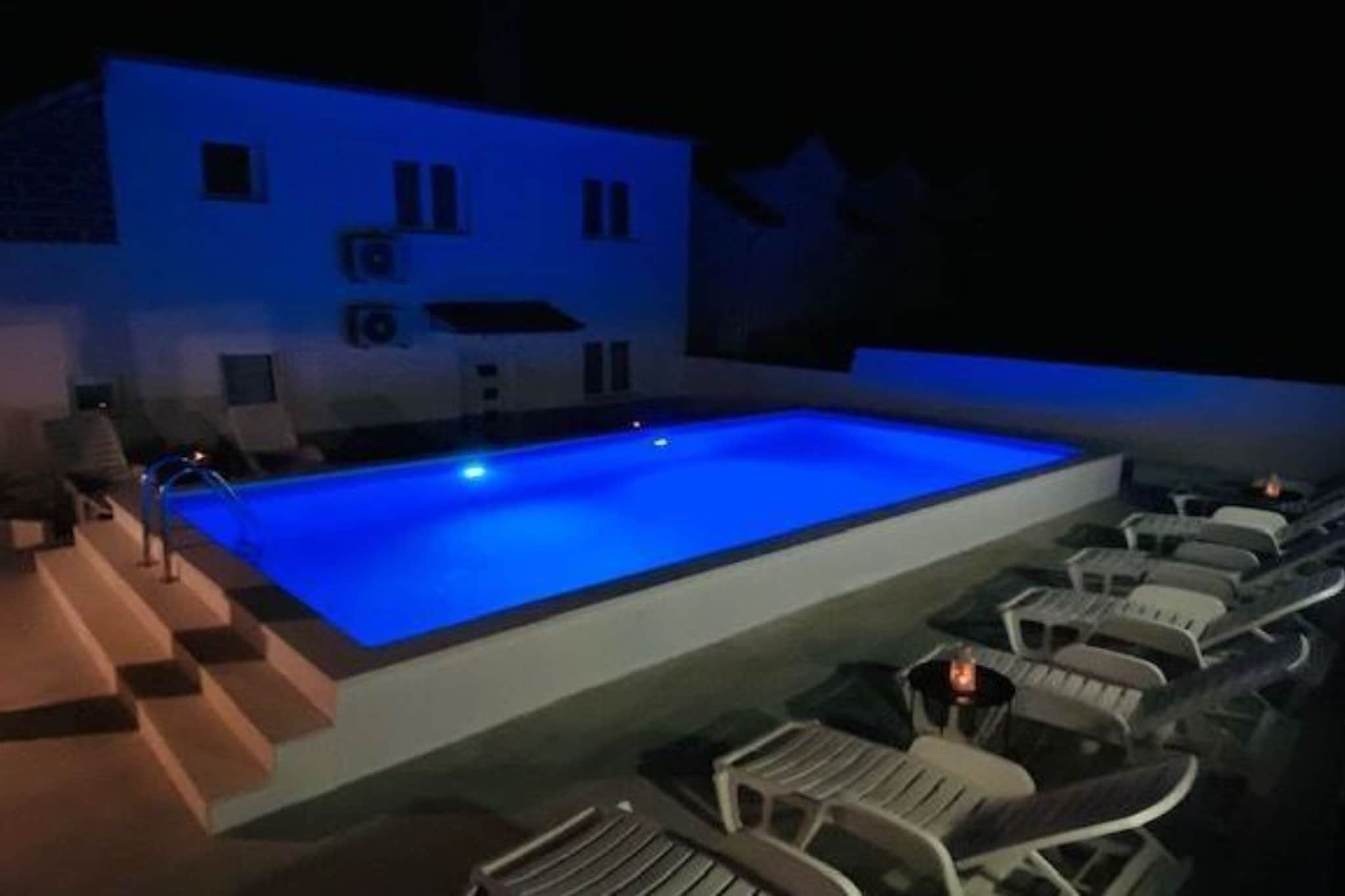 Villa Brazza - Two Bedroom Apartment A2-Schwimmbad