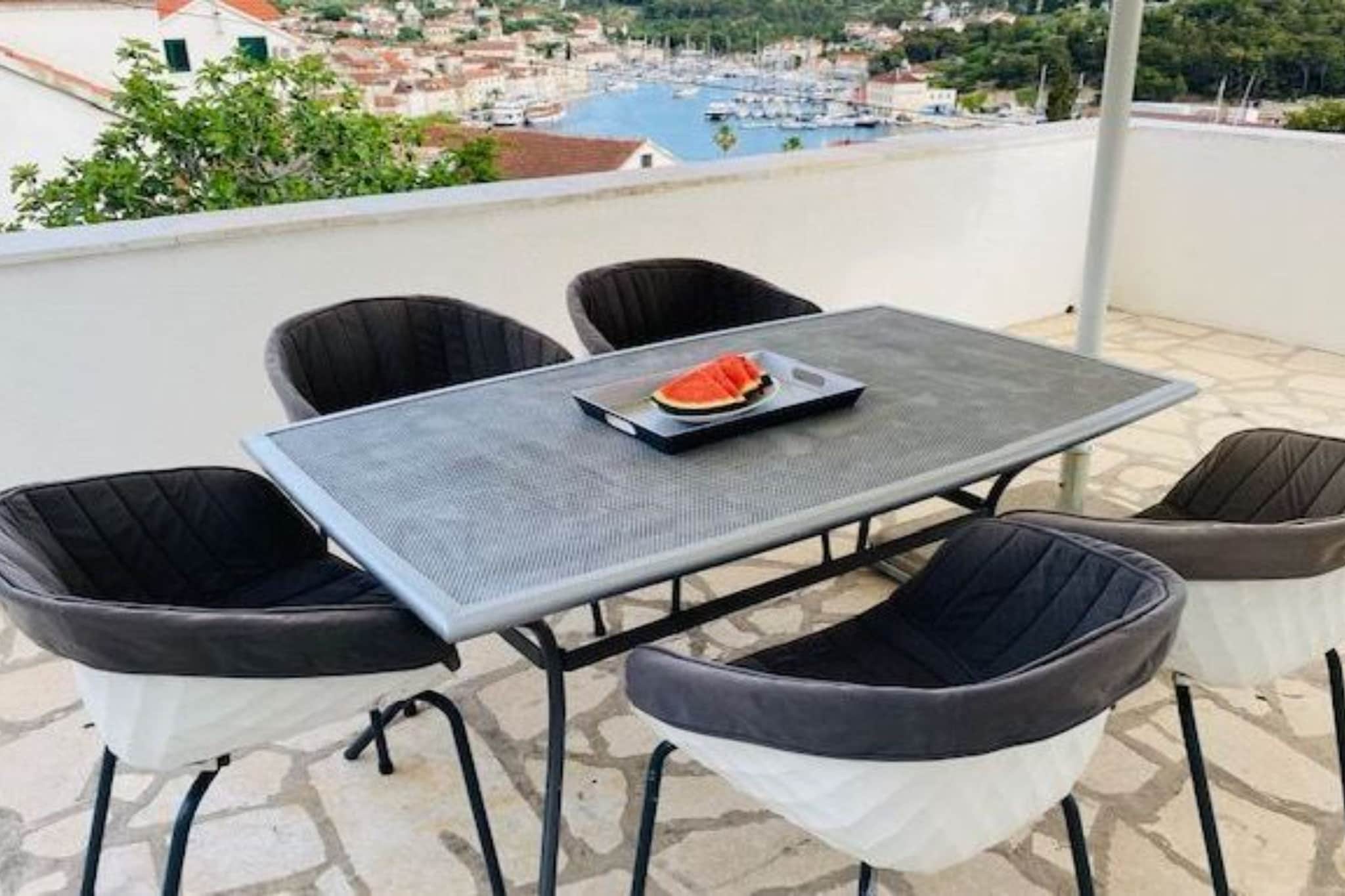 Villa Brazza - Two Bedroom Apartment A2-Terrassenbalkon