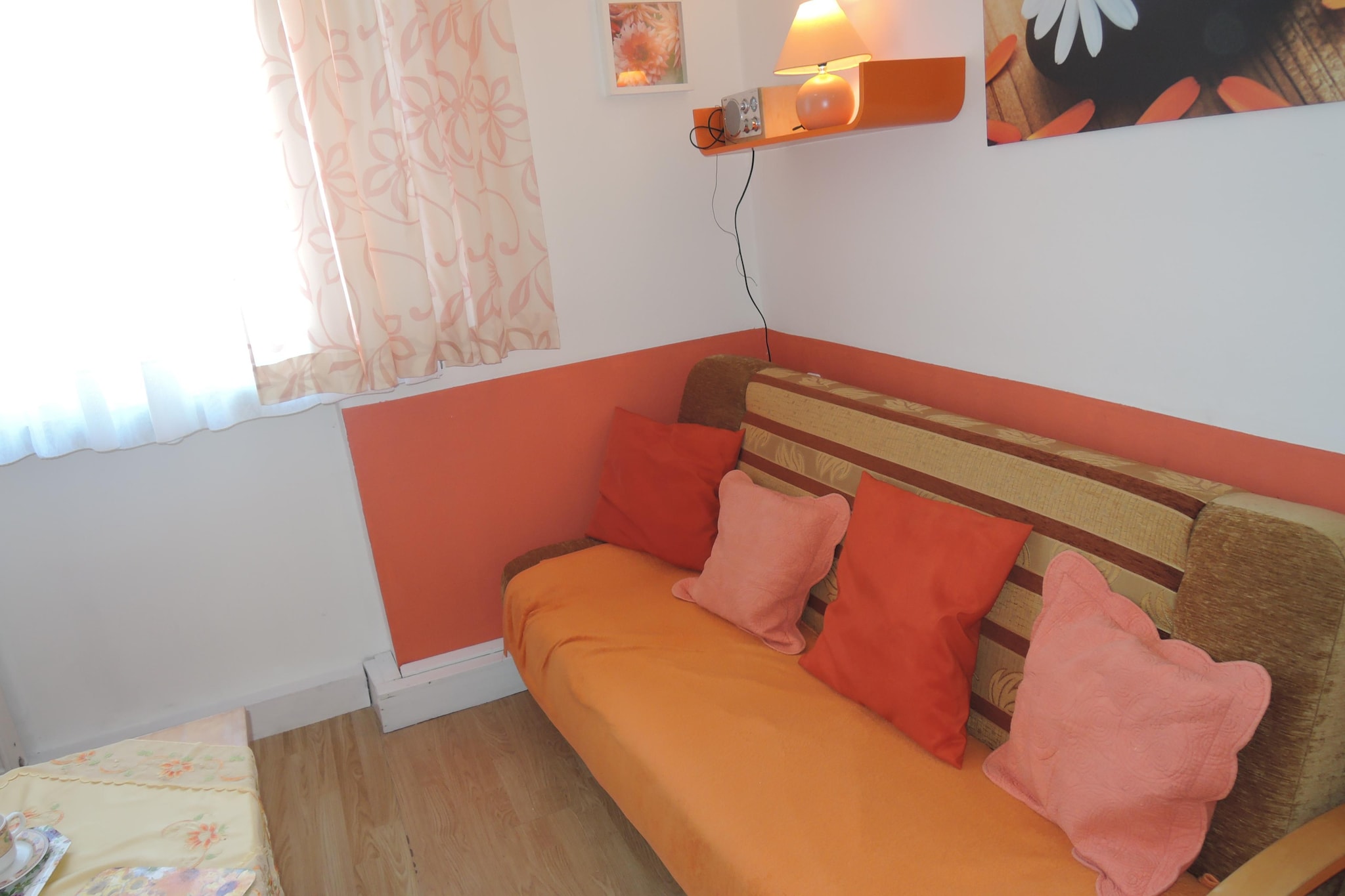 On the 1st floor: (Living/bed room(double sofa bed, double bed box, TV, electric kettle), bathroom(shower, washbasin, toilet))\n\nInternet access, terrace(shared with other guests, 25 m2), parking