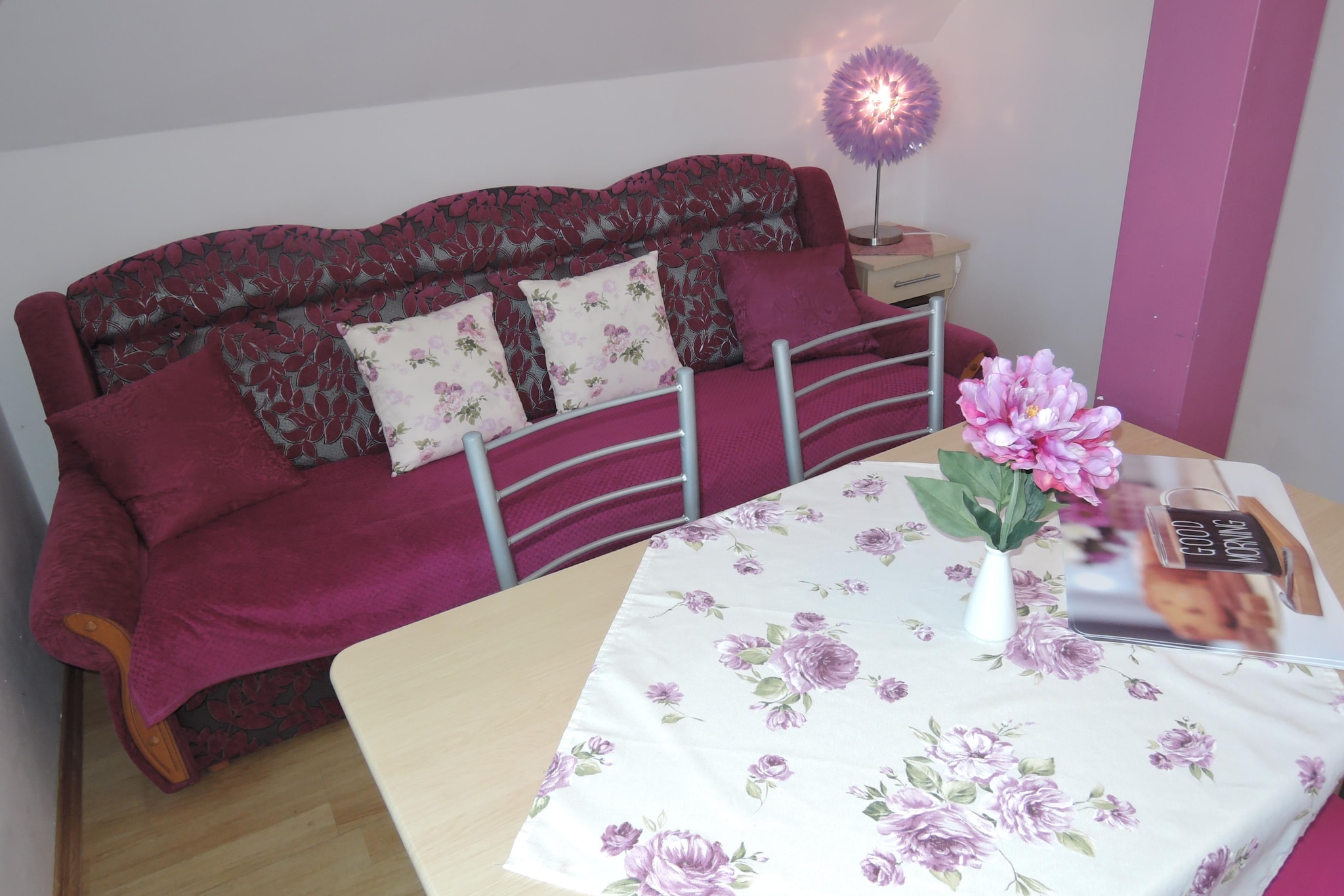 We invite you to relax in Dziwnówek. Our holiday home is only 100 meters from the center of Dziwnówek. We are only 150 meters to the clean, wide beach, and only 200 meters to the Kamieński Reservoir.
We offer our guests a comfortable stay in 4-person apartments.
For a symbolic amount (PLN 5 per person), we rent on site: deckchairs, screens, umbrellas and Nordic Walking poles.
The property has a large terrace and a special barbecue area. Guests also have access to the Internet.
We also provide a fenced parking lot.
Dziwnówek is one of the most frequently visited towns by the sea. One of the biggest attractions is the wide and clean beach. It is surrounded by dunes covered with rare vegetation. An interesting fact is that the sea water in this region is not contaminated with industrial pollution and is considered the cleanest in the entire Pomerania.
Dziwnówek is an ideal place for water sports. In Dziwnówek you can go pedal boating, water skiing, and practice increasingly popular sports such as windsurfing and kitesurfing. There is also a Winsurfing School in the town for both beginners and advanced surfers.
Dziwnówek is also a paradise for anglers who can fish both in the Baltic Sea and in the Kamieński Reservoir. Interestingly, the water in the Lagoon is sometimes salty, because during strong winds, sea water retreats towards the lagoon instead of going deep into the sea. Therefore, in the town we can catch saltwater and freshwater fish species.
One kilometer from Dziwnówek, in Wrzosowo, there is the Baltic Dinosaur Park. It is an ideal place for the whole family, focused on active outdoor recreation.