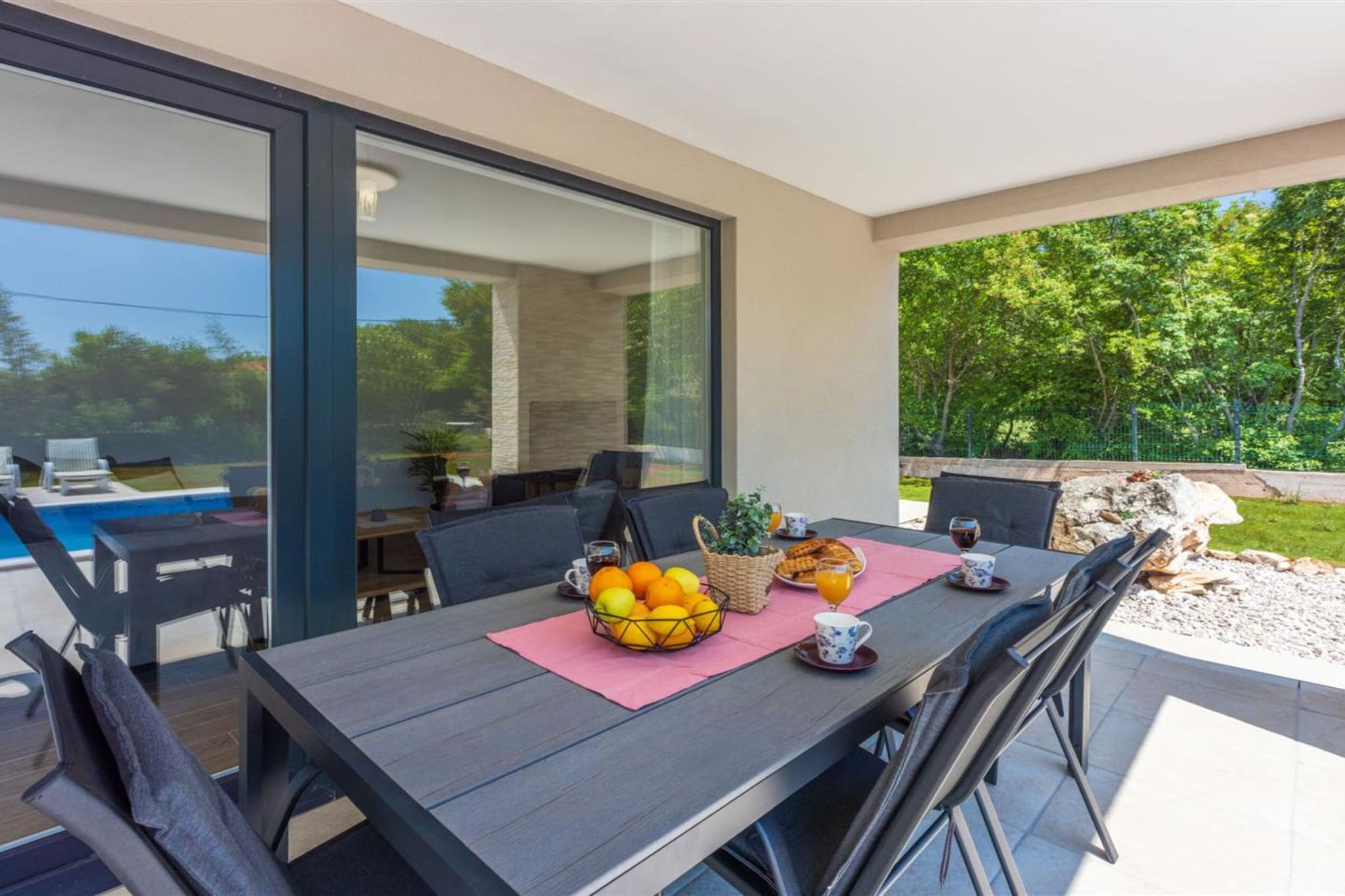 Three Bedroom Villa with Swiming Pool-Esszimmer