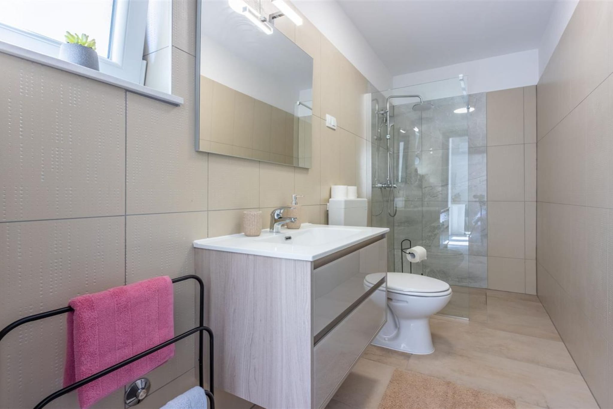 Three Bedroom Villa with Swiming Pool-Badezimmer