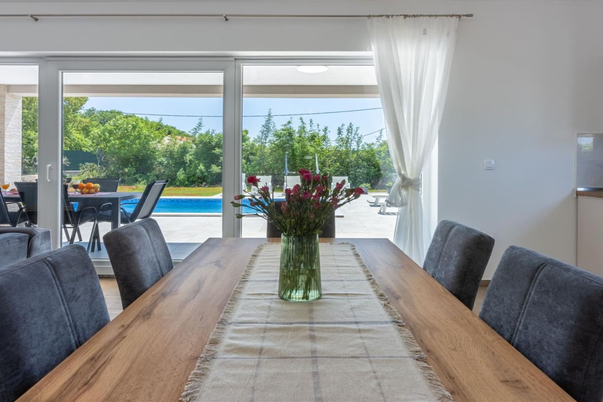 Three Bedroom Villa with Swiming Pool-Esszimmer