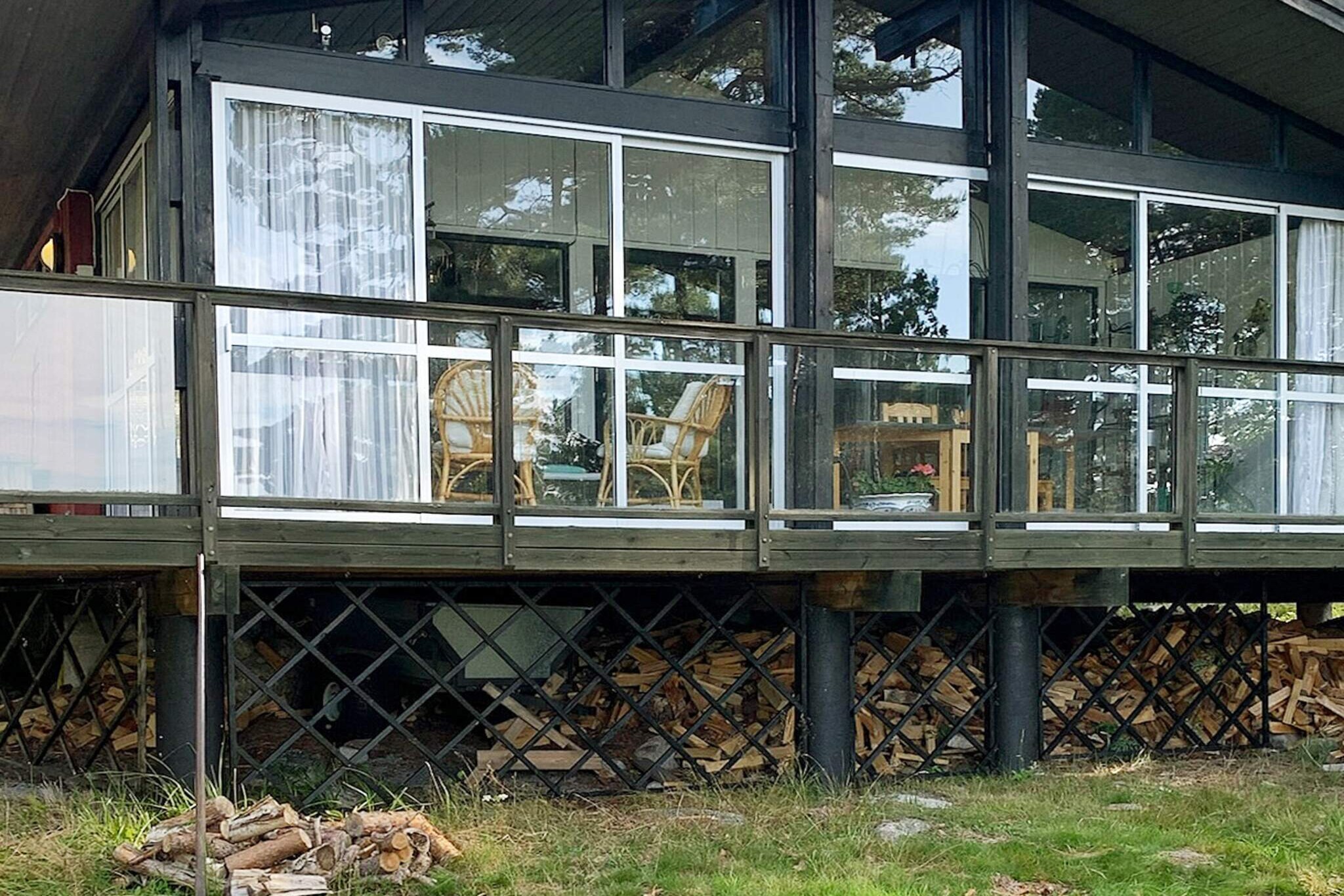 Annex: (double bed)\n\nAnnex: (single bed)\n\nInternet Access DSL, Kitchen(cooker(electric), microwave, dishwasher, fridge-freezer, water from well), Living/bed room(DVD player, chromecast), bedroom(double bed), bedroom(single bed), bedroom(single bed), bedroom(double bed, bunk bed), bathroom(washbasin, shower, toilet(electrish), washing machine), bathroom(washbasin, shower, toilet(electrish)), conservatory, heating(electric), terrace(roofed), garden furniture