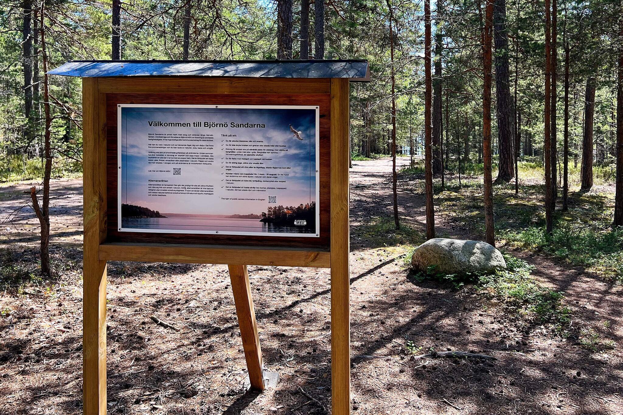 Internet Access DSL, Kitchen(cooker(electric), coffee machine, microwave, fridge-freezer, water from well), Living/bed room(double folding bed), bedroom(double bed), bathroom(washbasin, shower, toilet), heating(electric), garden furniture, parking