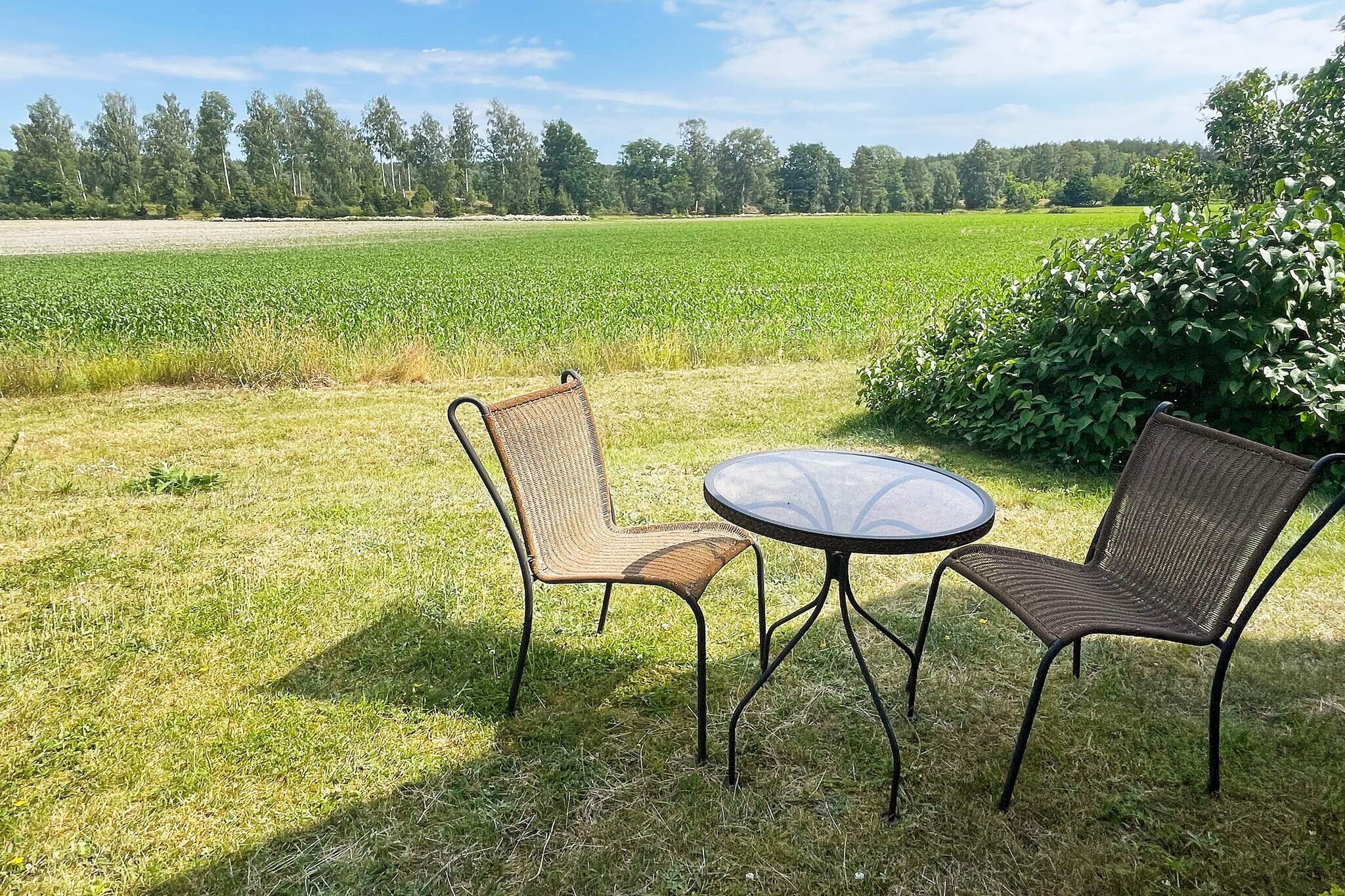 Living room(2x single bed), Kitchen(cooker(electric), coffee machine, microwave, fridge-freezer, water from well), Living/bed room(TV(swedish TV channels)), bedroom(double bed), bathroom(washbasin, toilet), bathroom(shower), balcony, heating(electric), garden, garden furniture, parking