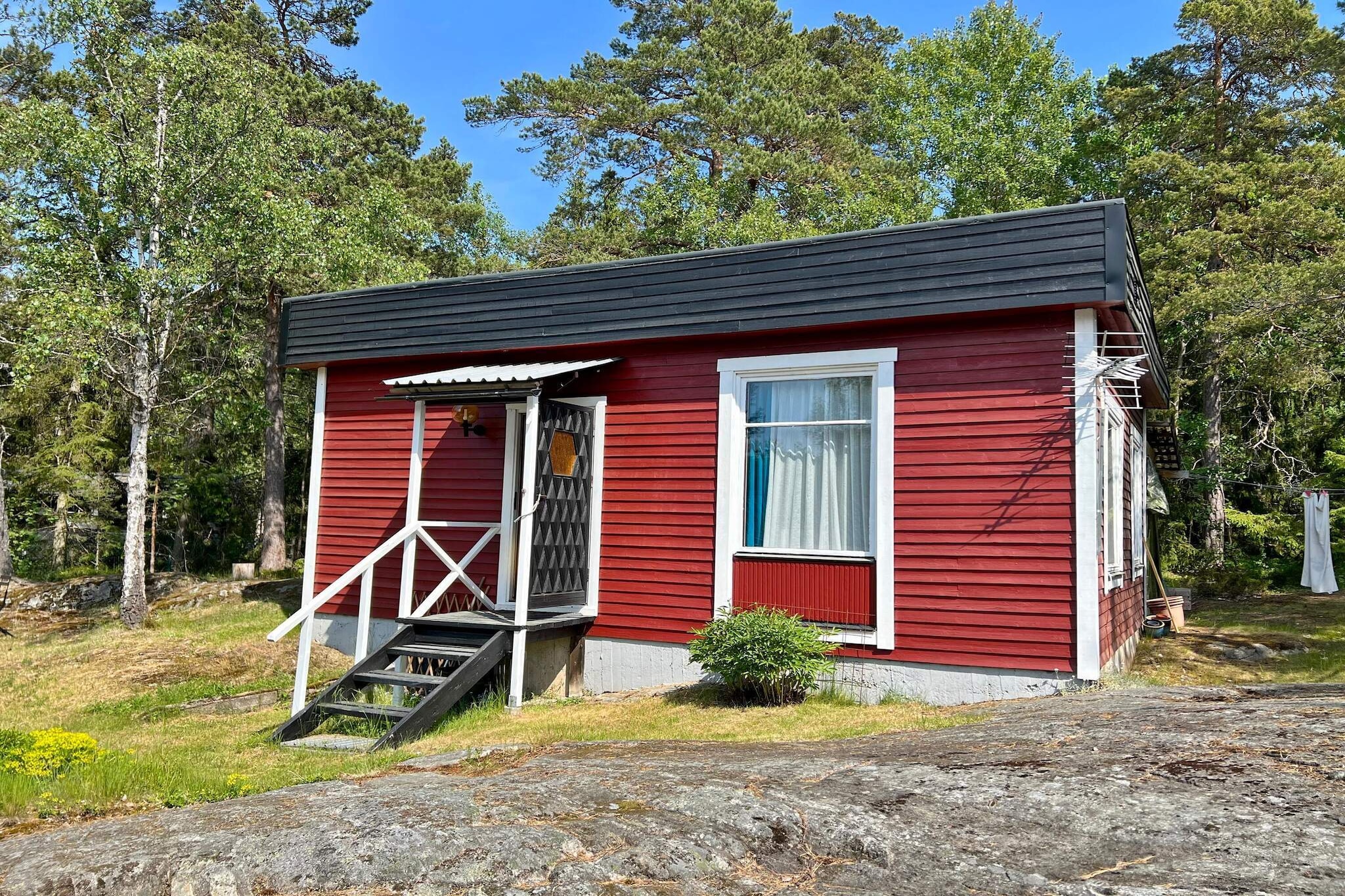Welcome to lovely Djurhamn on VÃ¤rmdÃ¶, to a pleasant and nicely decorated house on a pleasant natural plot. There is a patio at both the front and back, with plenty of space for many people to sunbathe or have dinner. The large patio has a barbecue, table, and chairs and is protected from view. The large house has two bedrooms, one with a double bed and one with two single beds, a fully tiled bathroom with underfloor heating, and a large living room/kitchen with several different social areas. There is a large corner sofa by the TV, a small, cozy sitting area with two comfortable armchairs and footstools, and a large, lovely dining table. 

A little higher up on the property is the guest cottage, which has a double room and a room with a single bed. This cottage does not have a bathroom, but there is a simple toilet for nighttime use. The property is a lovely forest plot with hills, trees, and bushes. Further down the plot there is a small lawn and a trampoline.

 Just 200 m from the house there is a nice swimming lake, and if you want to swim in the sea, it is also just a short walk from the house. Djurhamn is located near DjurÃ¶bron and StavsnÃ¤s. There is a lot to experience on DjurÃ¶, including a restaurant with musical entertainment during the summer, a bar, and a spa. From StavsnÃ¤s, you can take archipelago boats further out into the archipelago to Sandhamn, which has shops, restaurants, and beautiful beaches. If you want to go to Stockholm and leave your car at the house, the bus stops just 100 meters from the house.