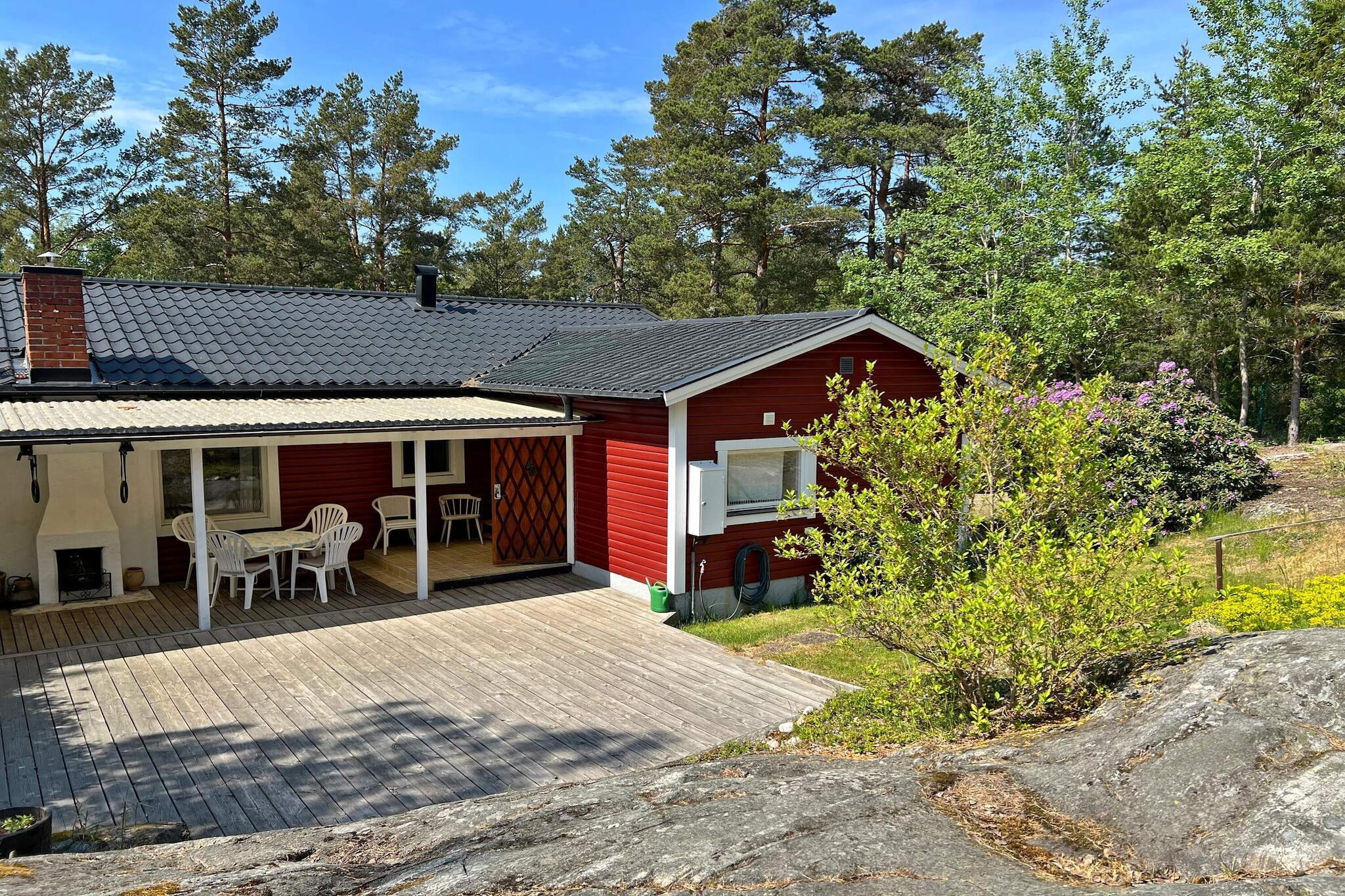 Annex: (double bed)\n\nKitchen(cooker(electric), coffee machine, oven, microwave, fridge-freezer, water from well), Living/bed room, bedroom(double bed), bedroom(2x single bed), bathroom(washbasin, shower, toilet, washing machine), heating(electric), terrace, terrace(roofed), garden furniture, parking, play equipment