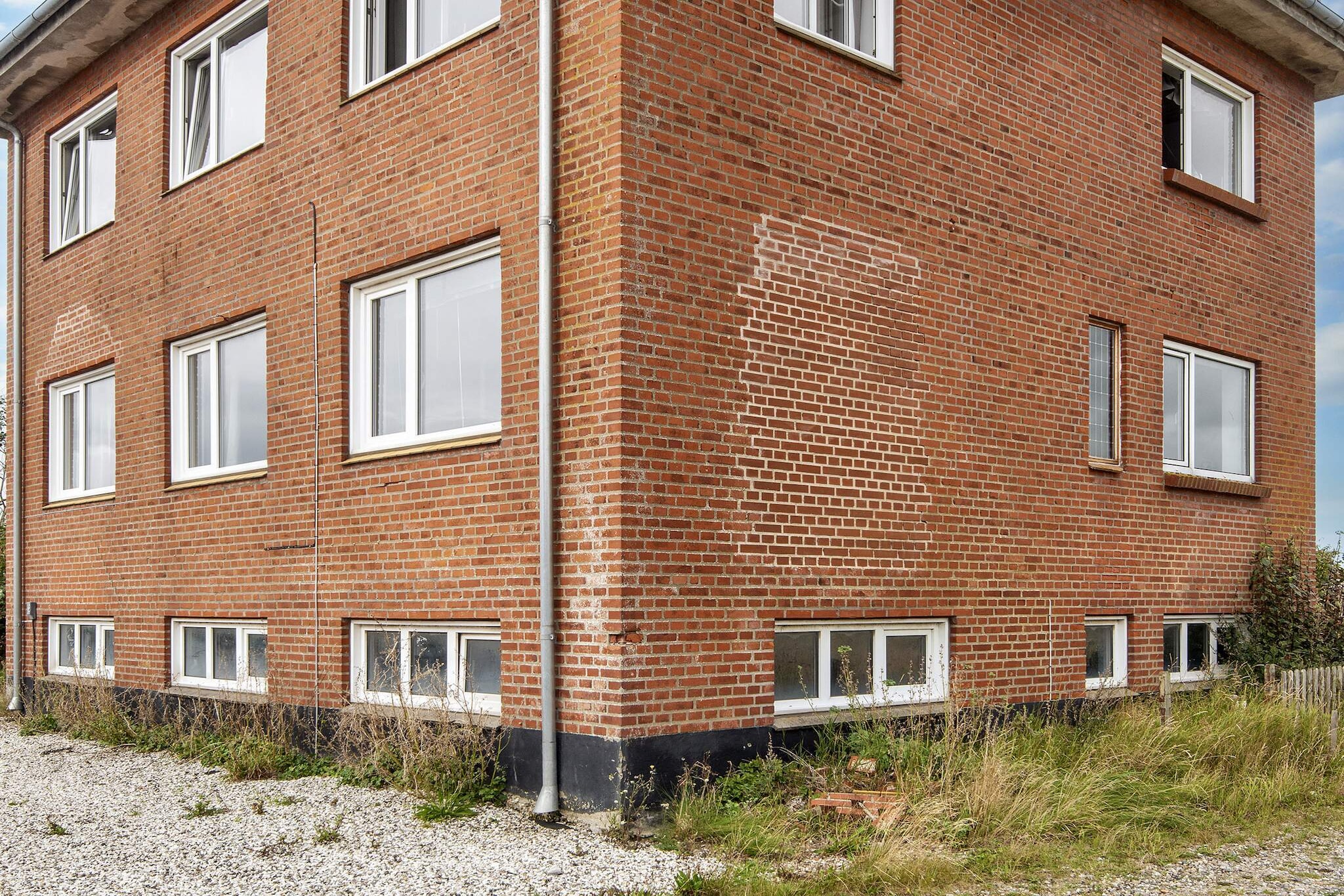 A refundable deposit might be charged closer to your check-in date. This deposit covers utilities consumed during your stay and any additional services that may be taken. The final amount will be adjusted based on actual meter readings, actual usage of extra services, and any remaining balance will be refunded within 21 days after checkout.