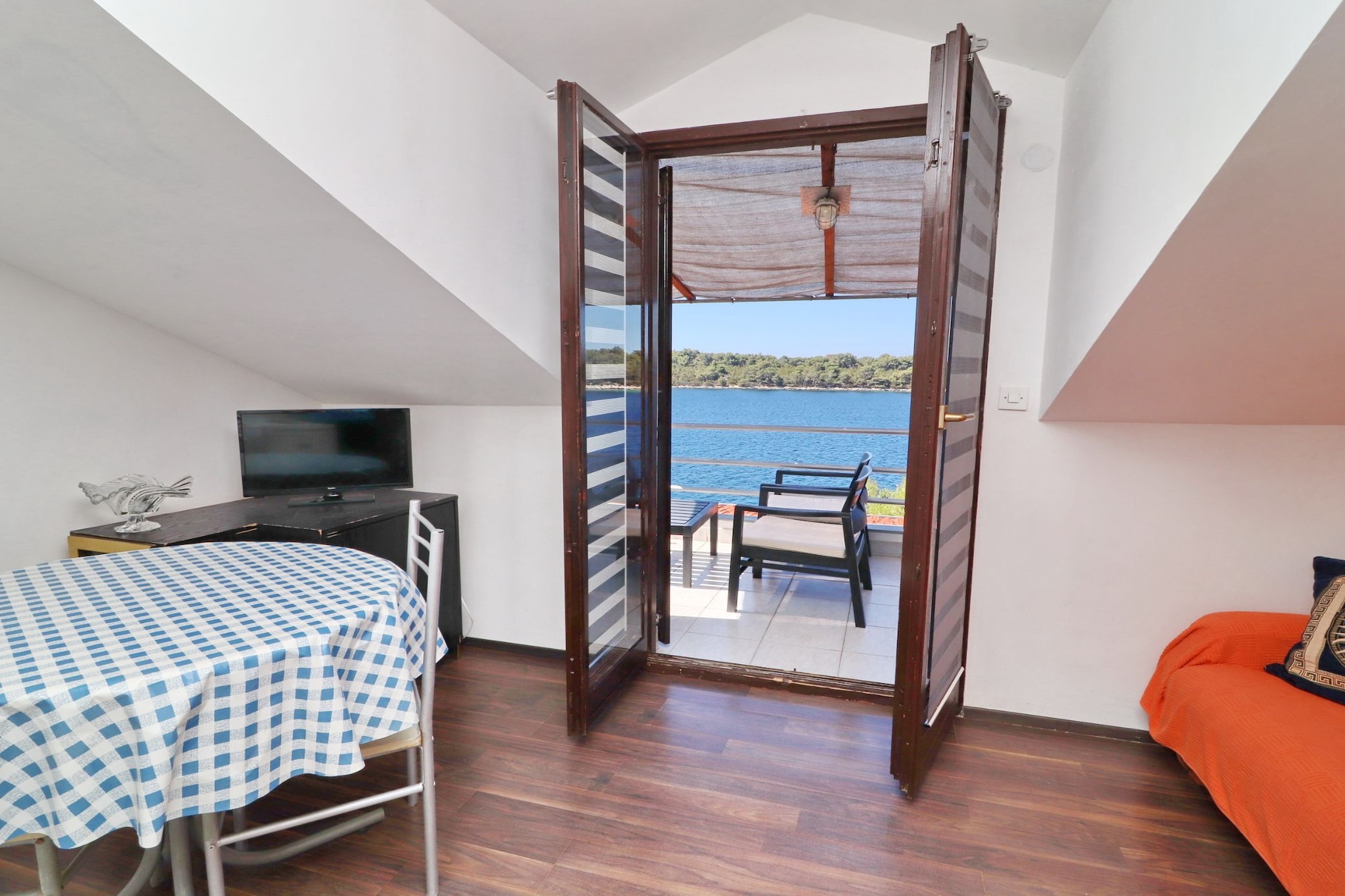 Apartments Karbuni By The Sea - One Bedroom apartment with Terrace and Sea View (A4) U REDU