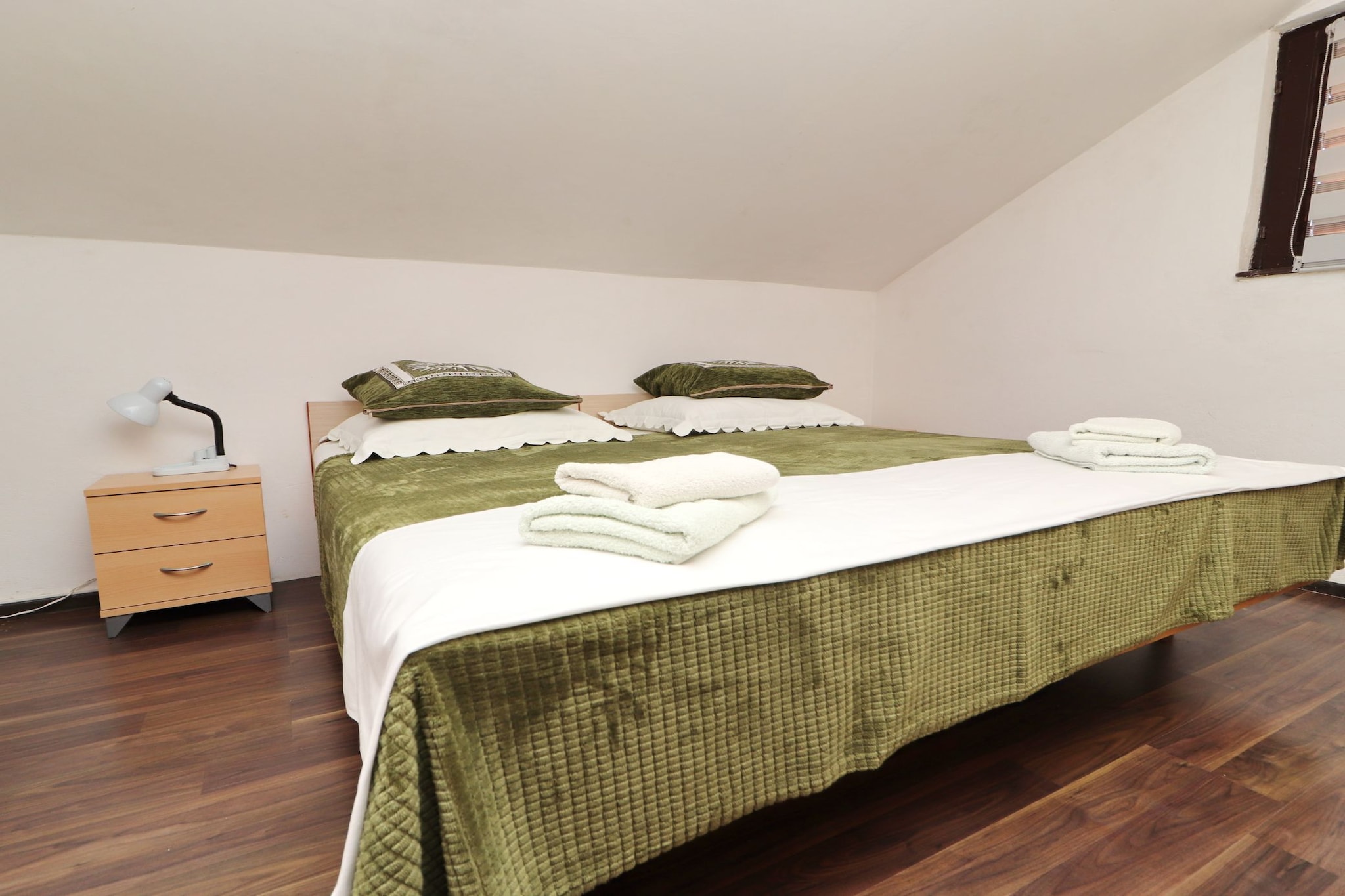 Apartments Karbuni By The Sea - One Bedroom apartment with Terrace and Sea View (A4) U REDU