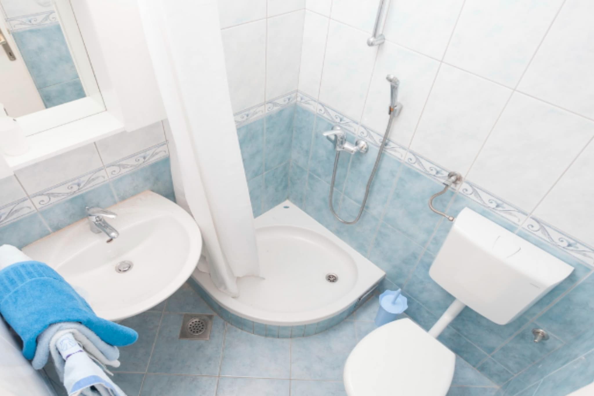 Apartments Lili - Two Bedroom Apartment with Balcony-Bathroom