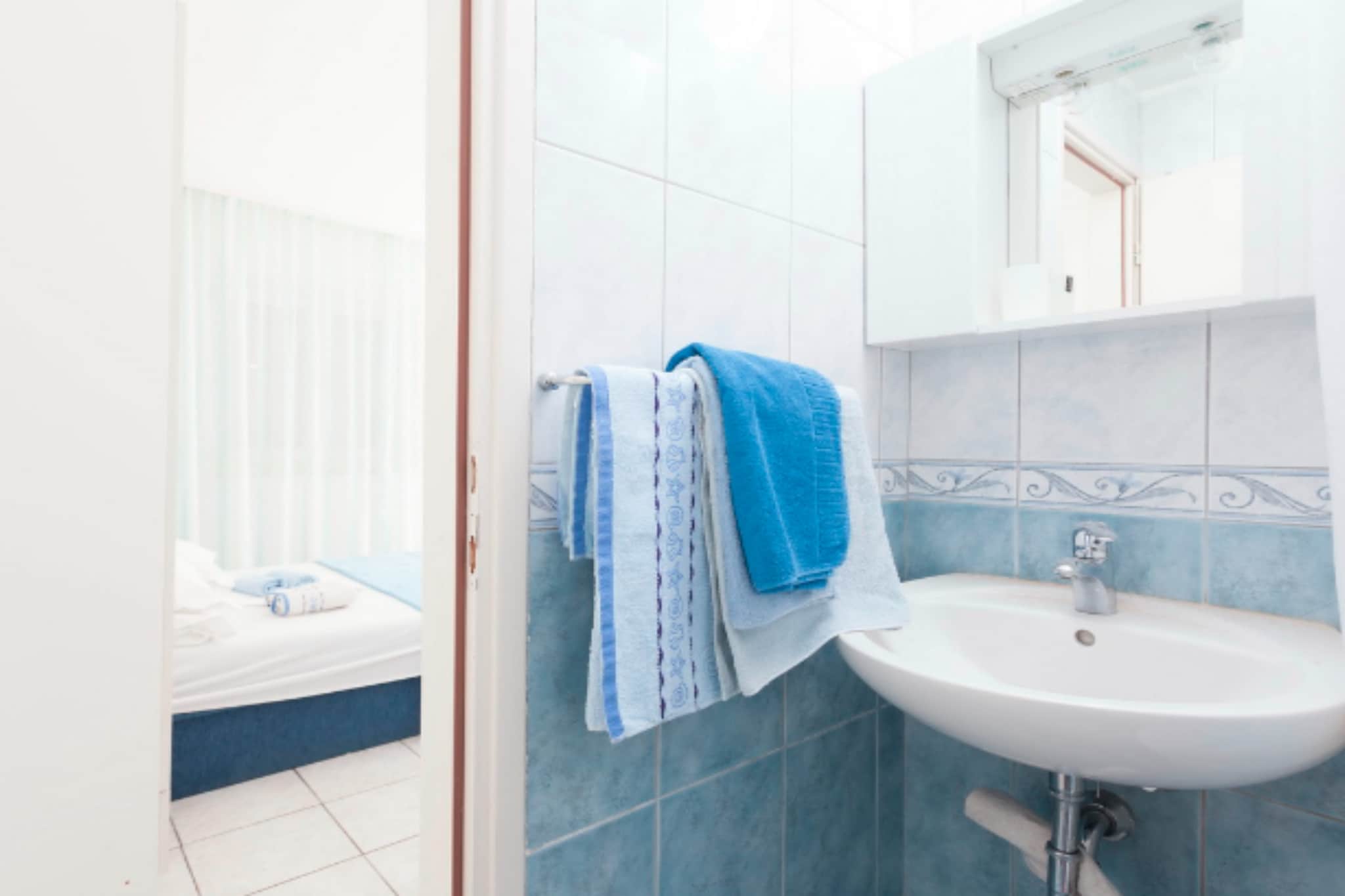 Apartments Lili - Two Bedroom Apartment with Balcony-Bathroom