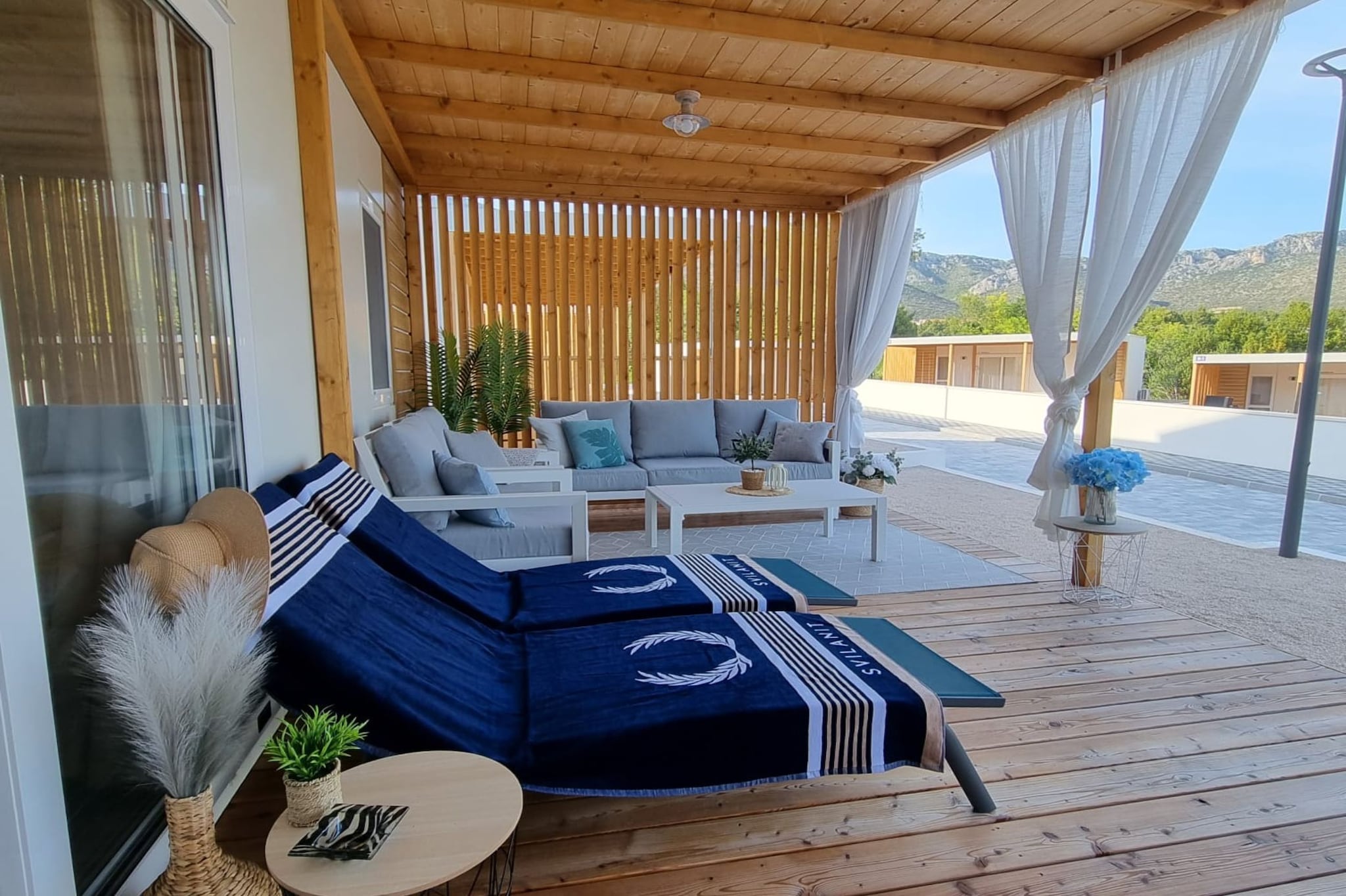 Blue Charm Mobile Home - Two Bedroom Mobile Home ( M10)-Innen