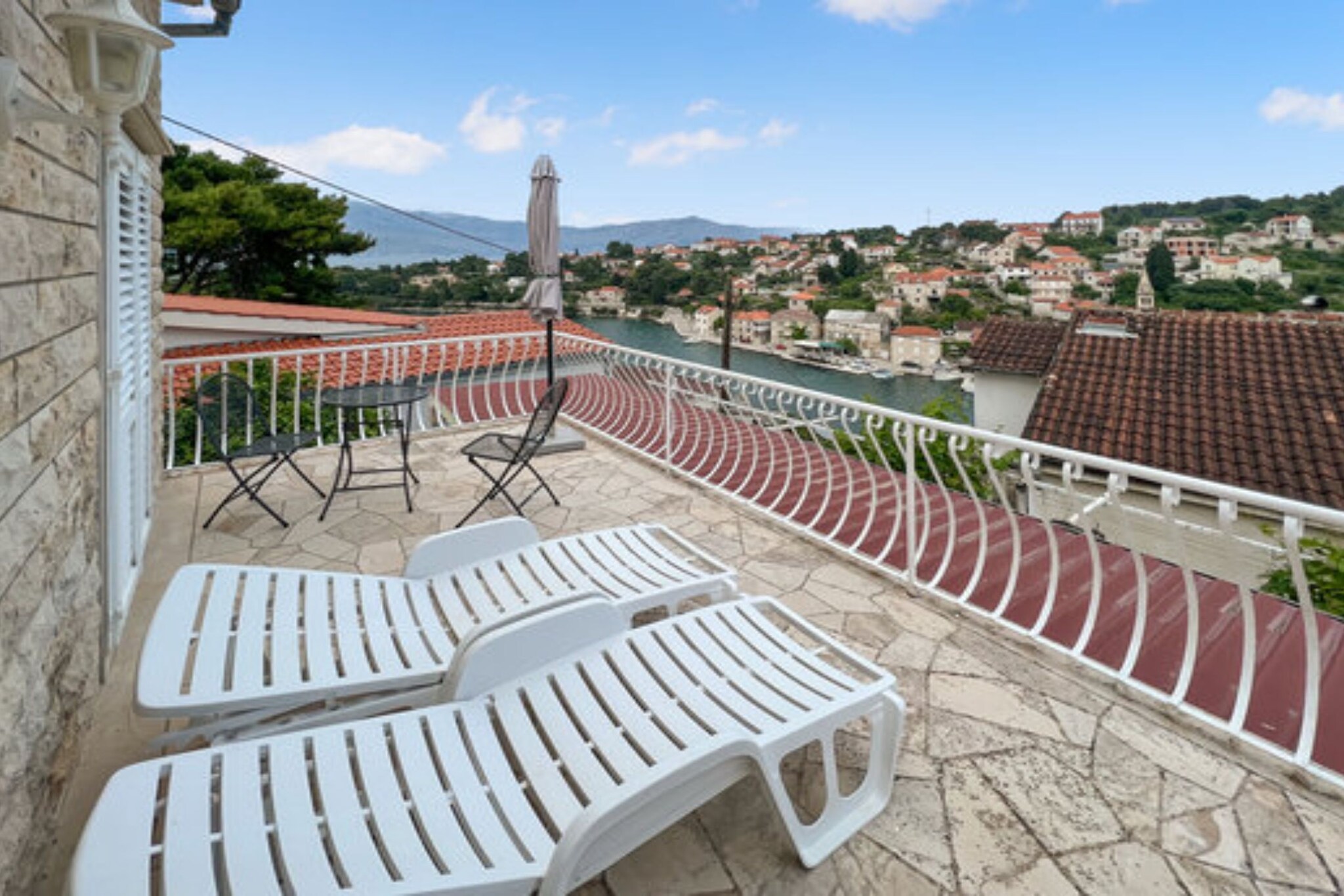 Holiday Home Aurora - Three bedroom Holiday Home-Terrassenbalkon