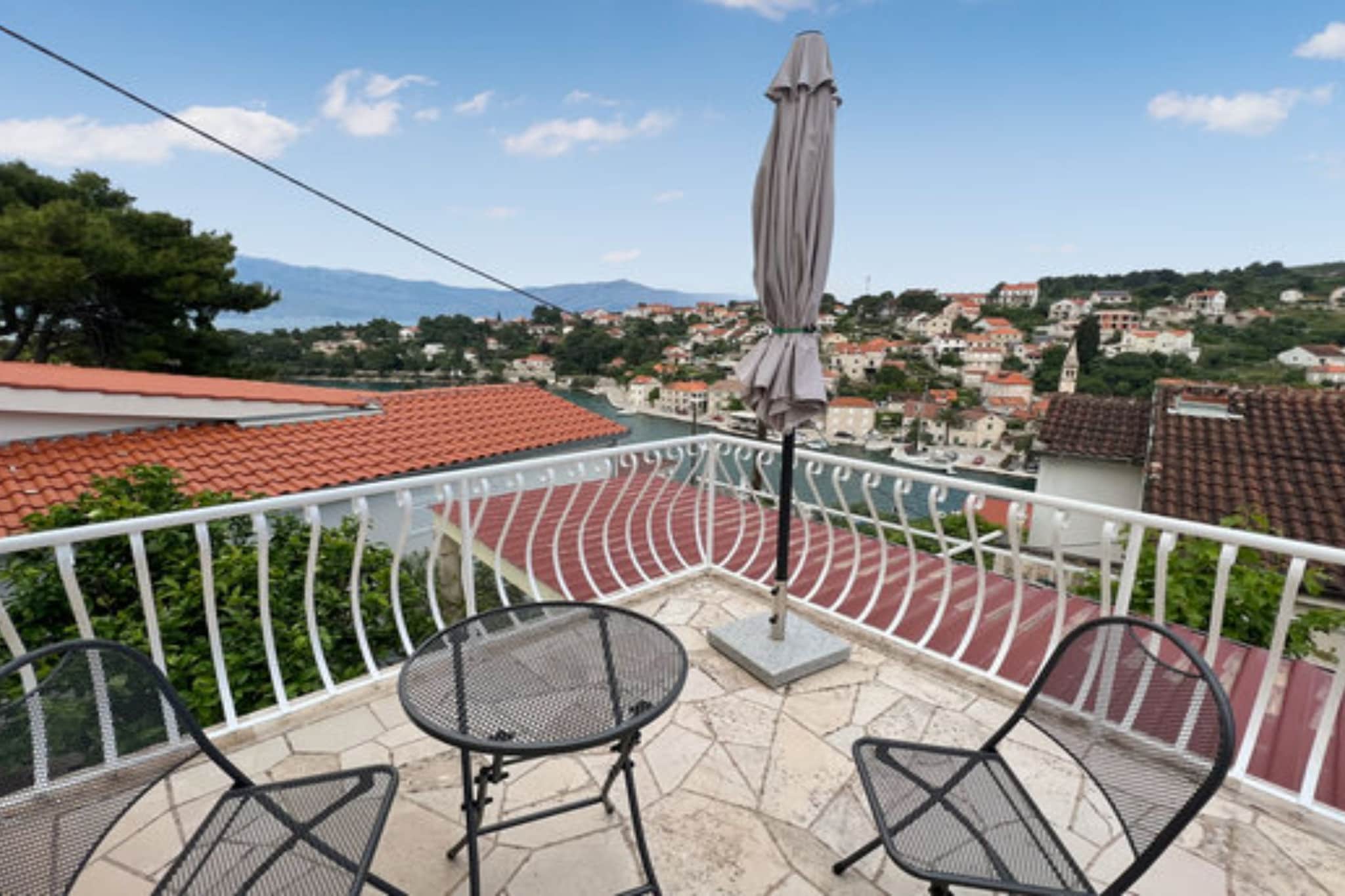 Holiday Home Aurora - Three bedroom Holiday Home-Terrassenbalkon