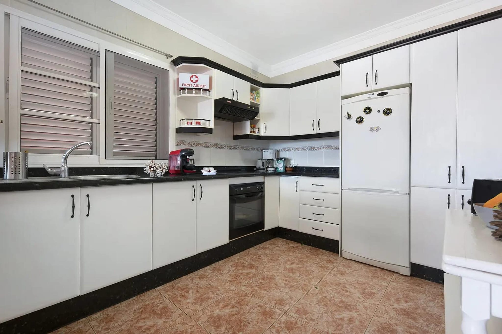 Ground floor: (Entrance(reachable from the outside), open kitchen(hob, electric kettle, hood, coffee machine, oven, microwave, fridge-freezer, Juicer), Living/diningroom(TV(flatscreen), dining table, seating area), bedroom(double bed or 2 single beds), Bedroom with bathroom(double bed, bathtub with shower, washbasin, toilet, hairdryer), bathroom(shower, washbasin, toilet), air conditioning, terrace(private), heating)\n\nwashing machine, garden doors, garden(shared with other guests), garden furniture, parking lot(public), iron