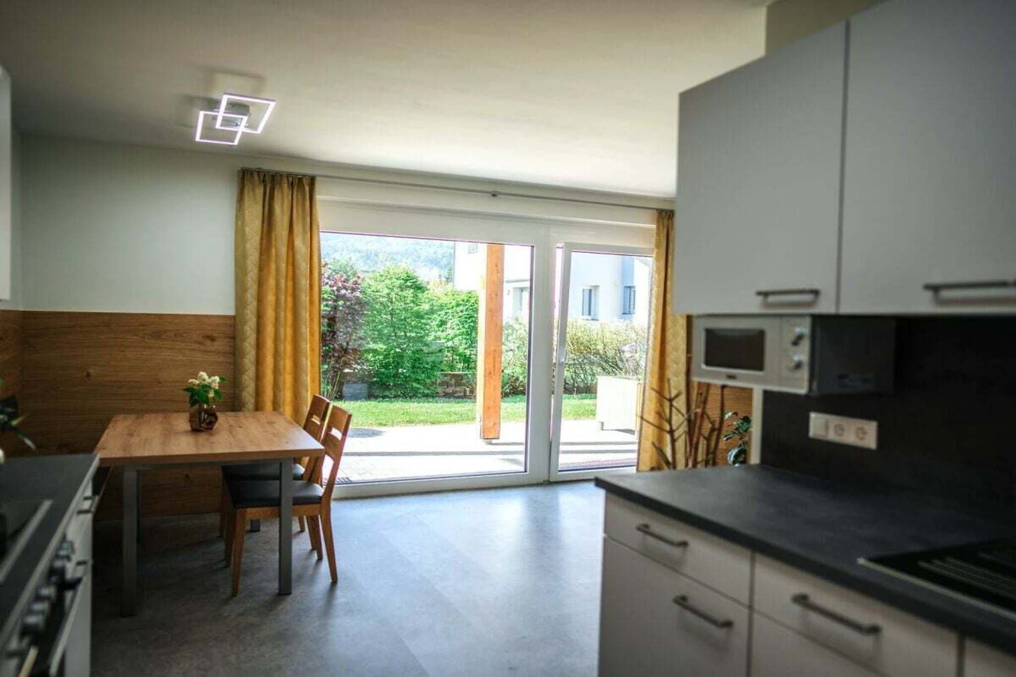 65818-Eetkamer