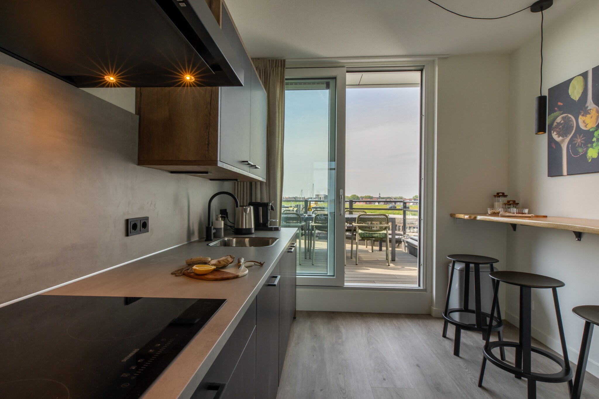 On the 1st floor: (Living room(seating area, seating area), Kitchen(electric kettle, cooker, coffee machine, dishwasher, fridge-freezer), bedroom(double bed), bedroom(double bed), bathroom(shower, washbasin), toilet, balcony or terrace)