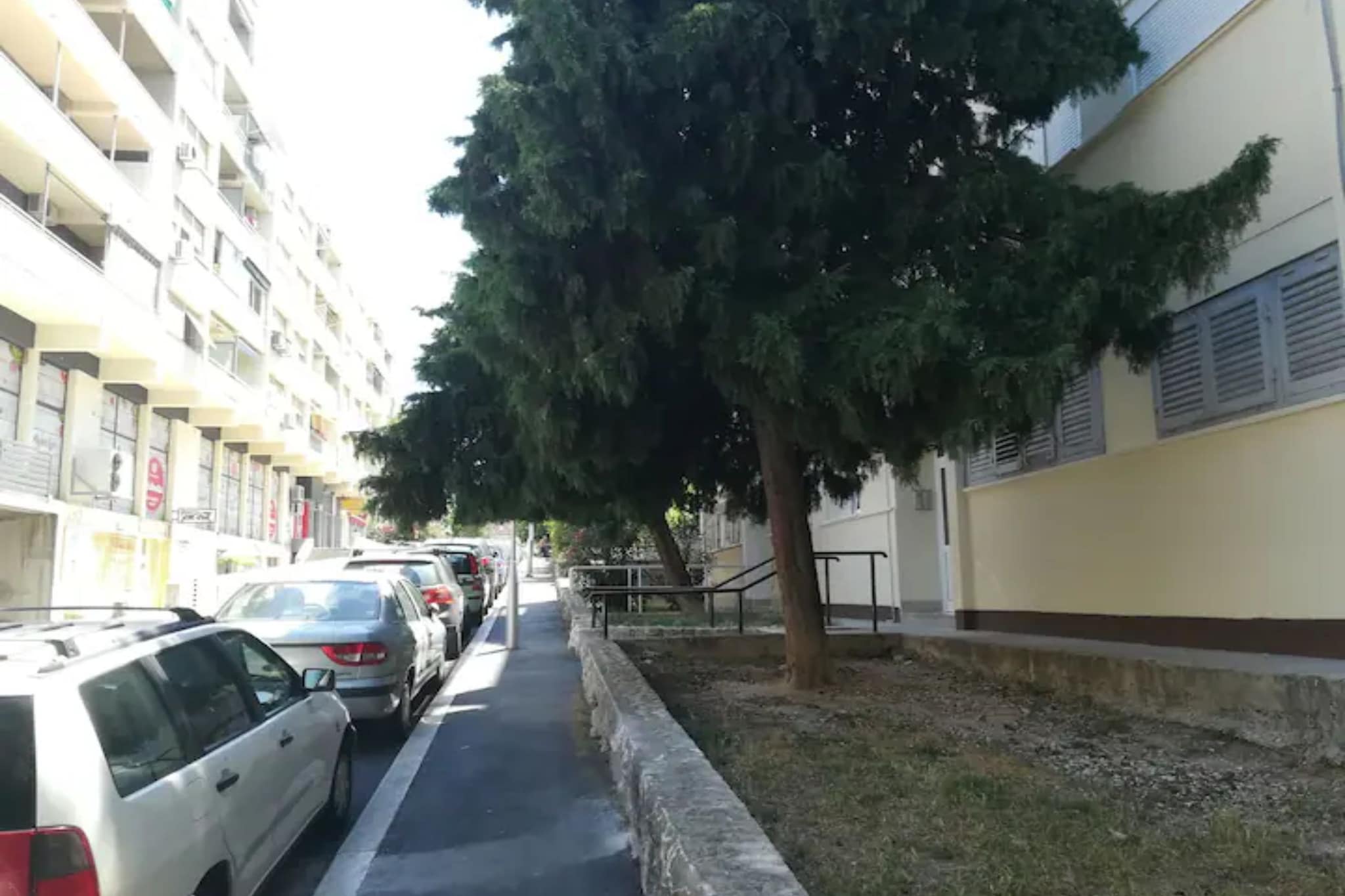 Friendly Well Located Family Apartment - One bedroom apartment-Parkplatz