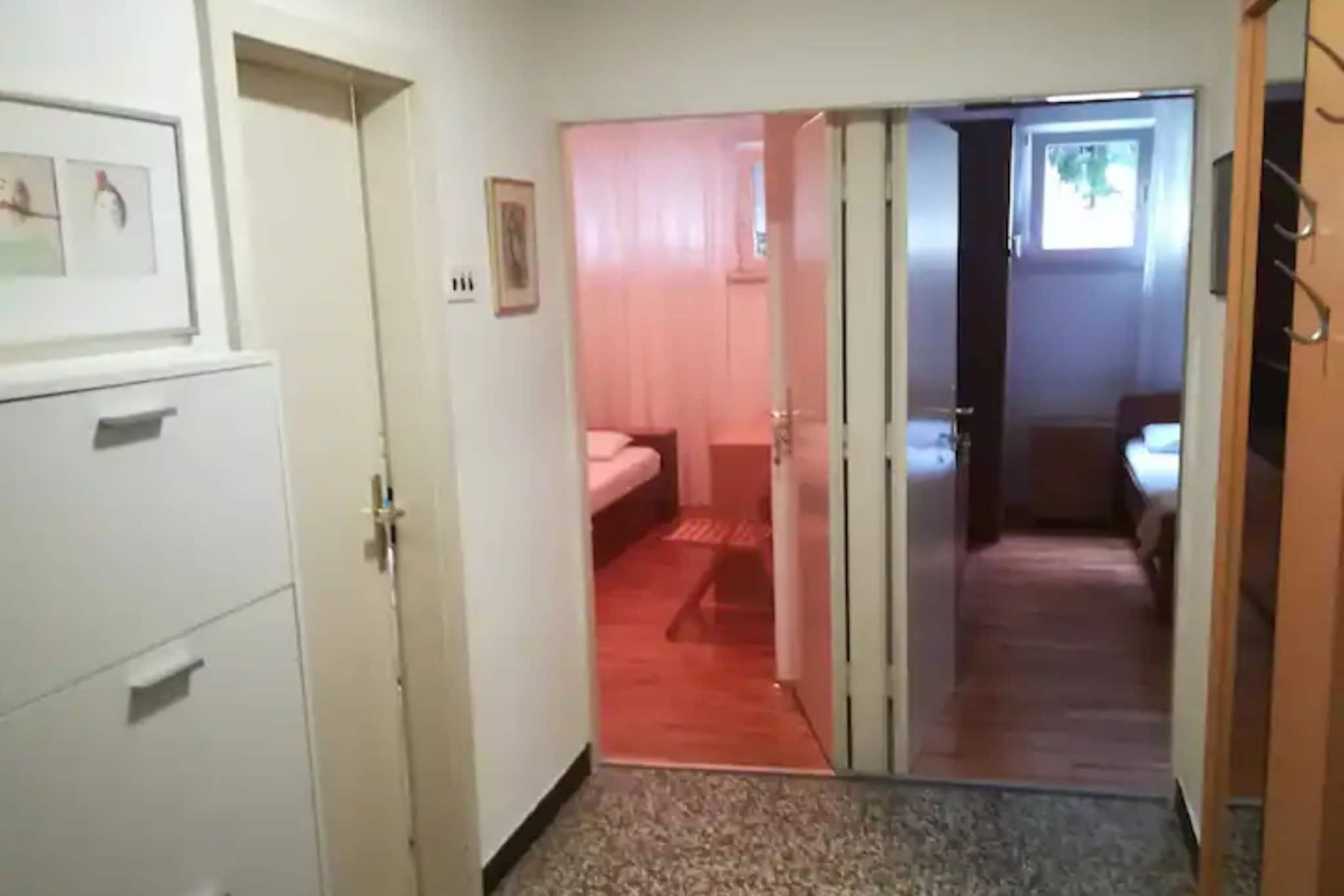 Friendly Well Located Family Apartment - One bedroom apartment-Innen