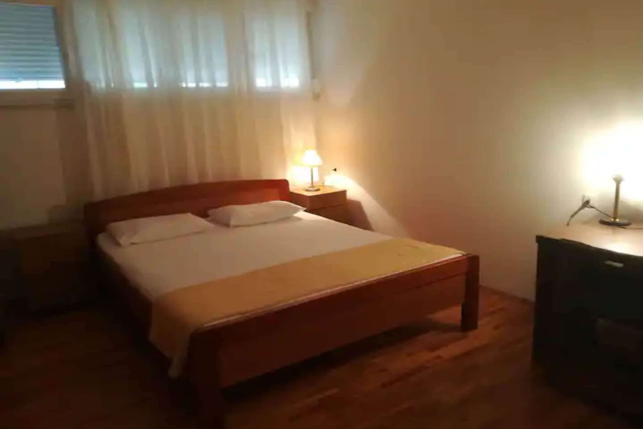 Friendly Well Located Family Apartment - One bedroom apartment-Schlafzimmer