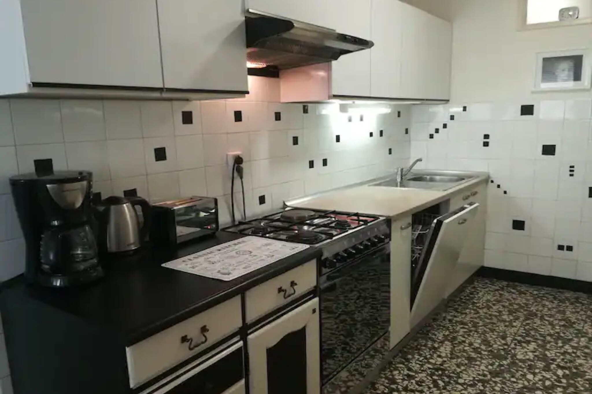 Friendly Well Located Family Apartment - One bedroom apartment-Küche
