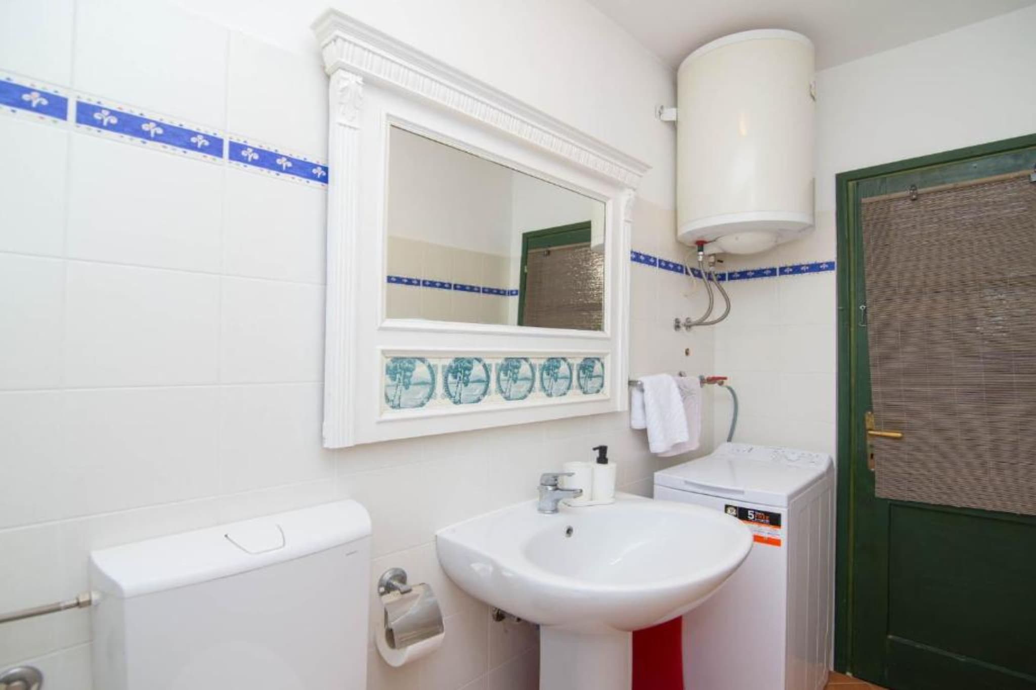 Apartments Bonic - Two Bedroom Apartment (APP 1)-Bathroom