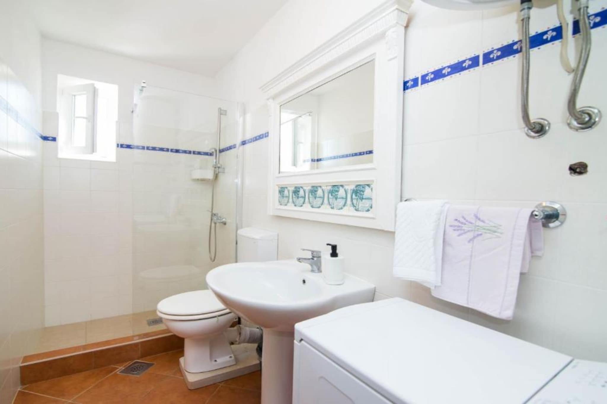 Apartments Bonic - Two Bedroom Apartment with Balcony (APP 3)-Bathroom