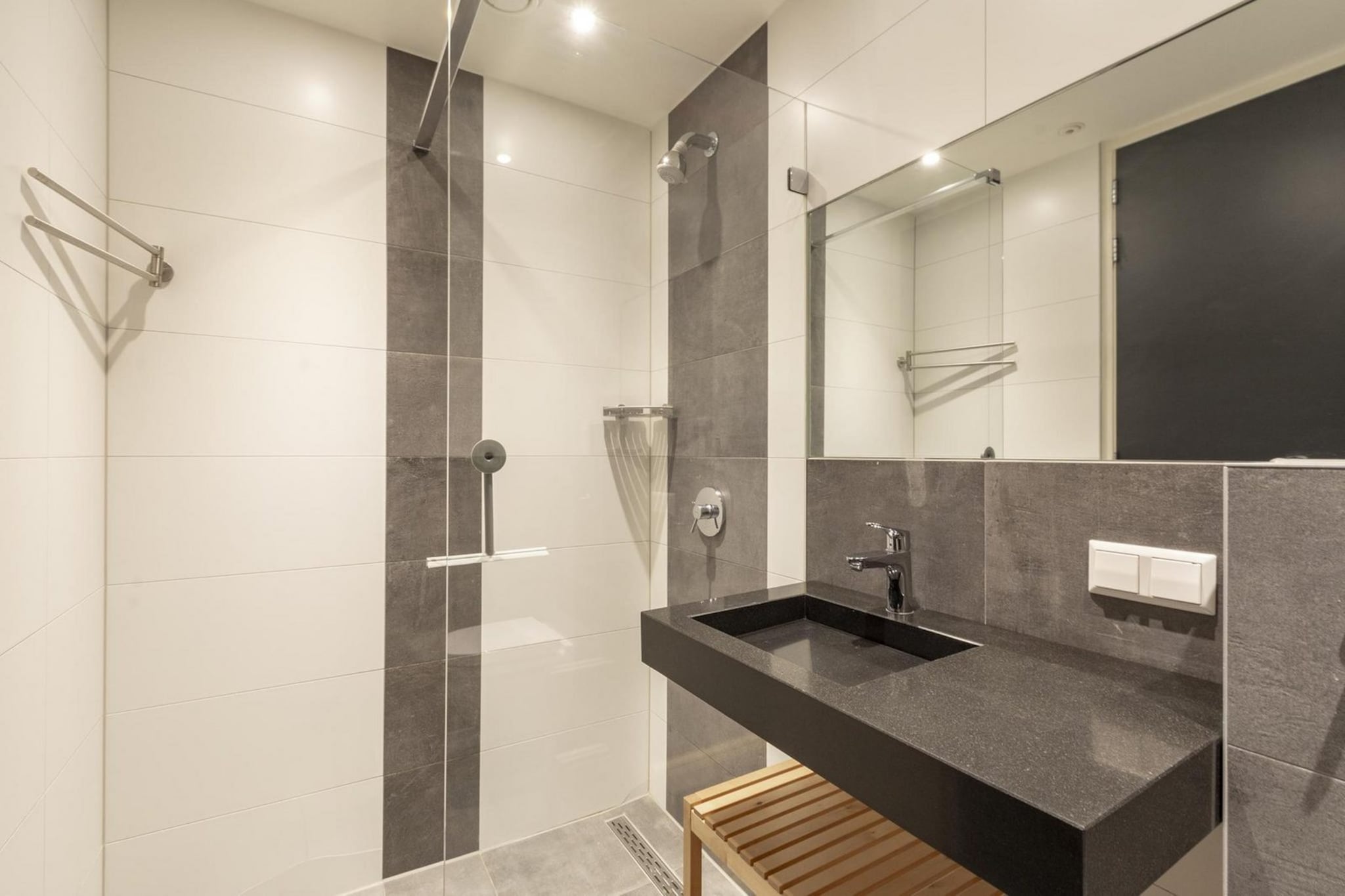 Suite Uitwaayer-Image-tags.