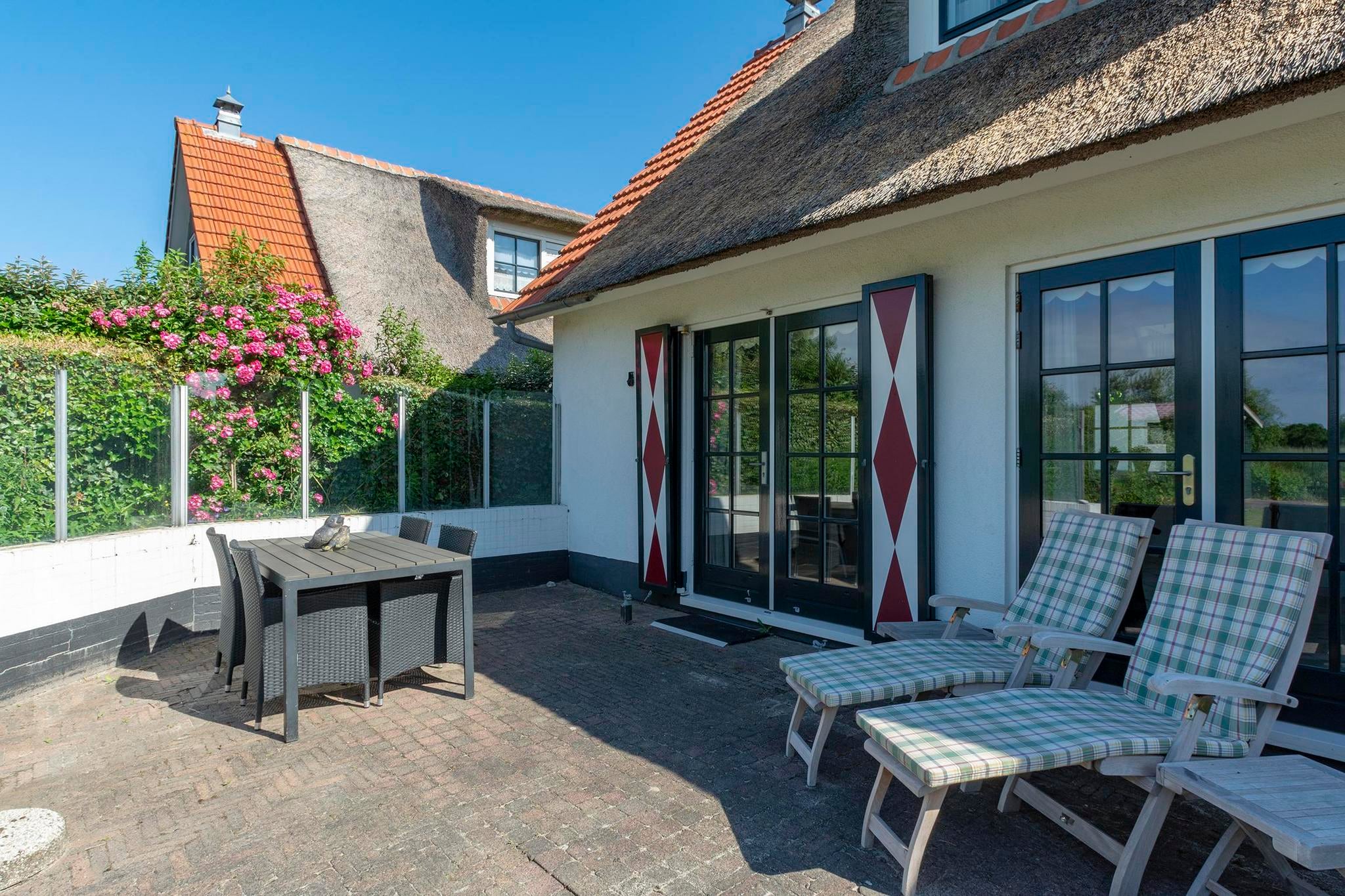De Buitenplaats 16-Buitenkant zomer