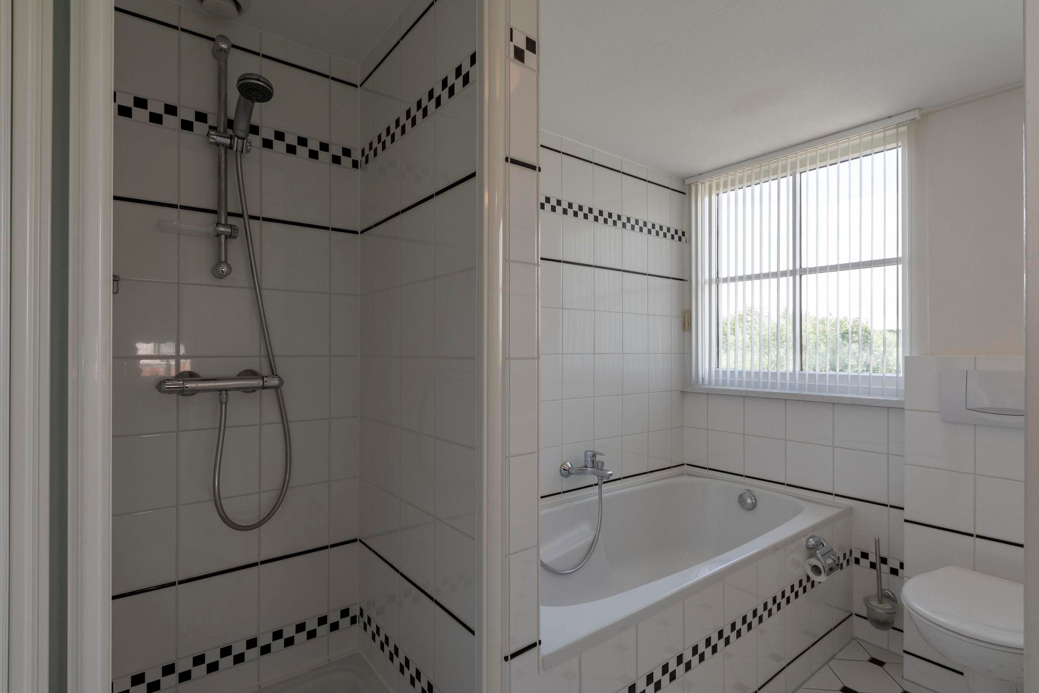 De Buitenplaats 16-Badkamer