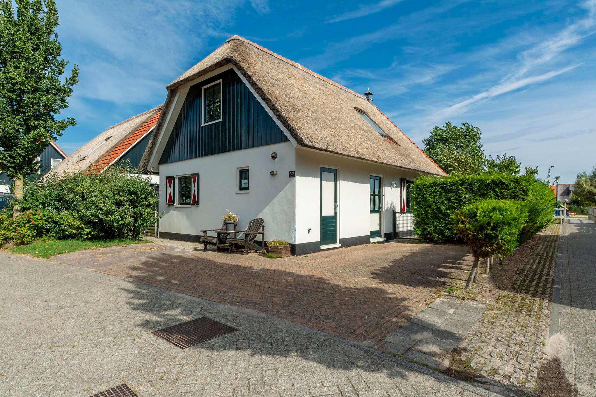 De Buitenplaats 37-Buitenkant zomer