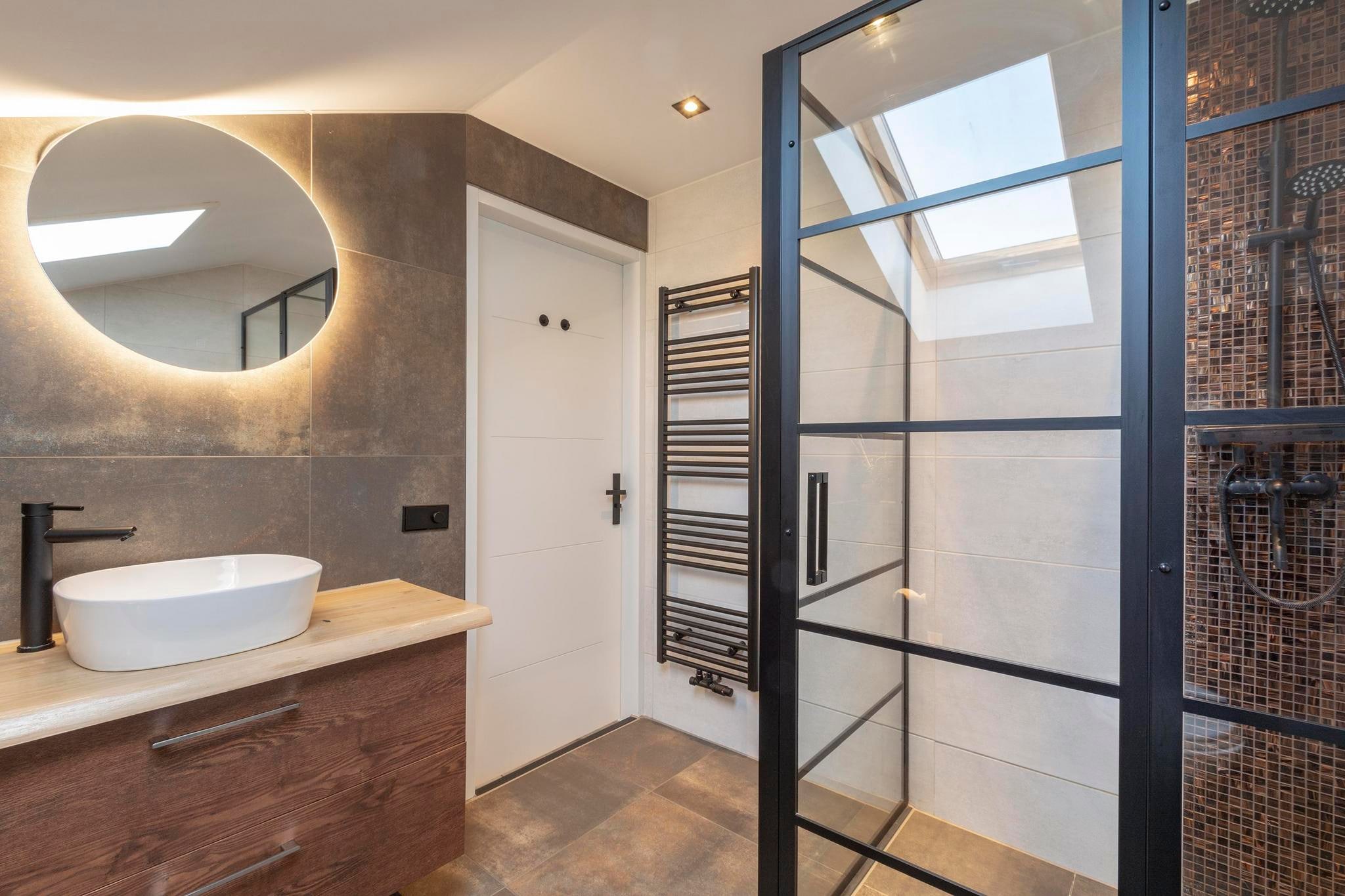 Luxe Villa Keizerskroon - Keizerkroon 63-Badkamer