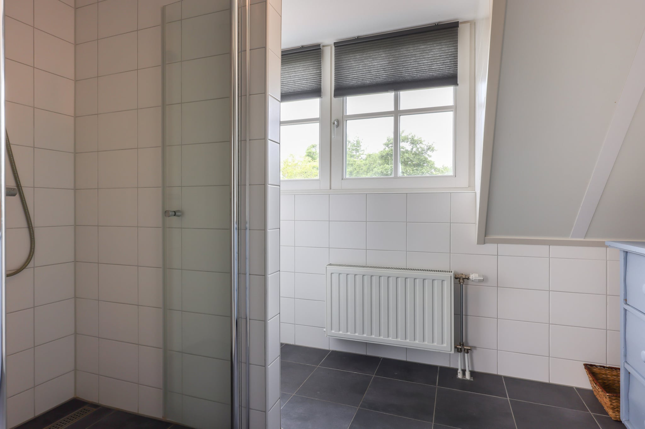 Groeneweg 6 in Wissenkerke-Badkamer