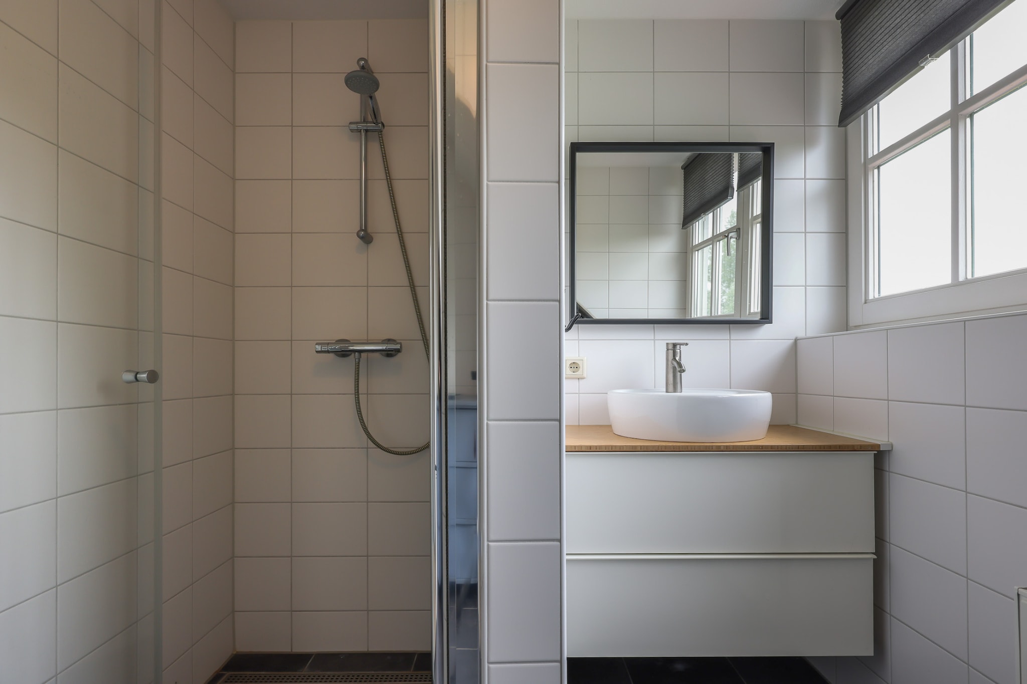 Groeneweg 6 in Wissenkerke-Badkamer