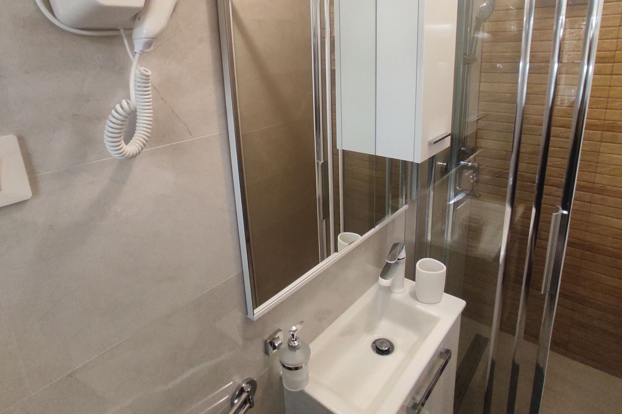 Room Porat 2 with Private Terrace - Double Bedroom with Private Terrace-Salle de bain