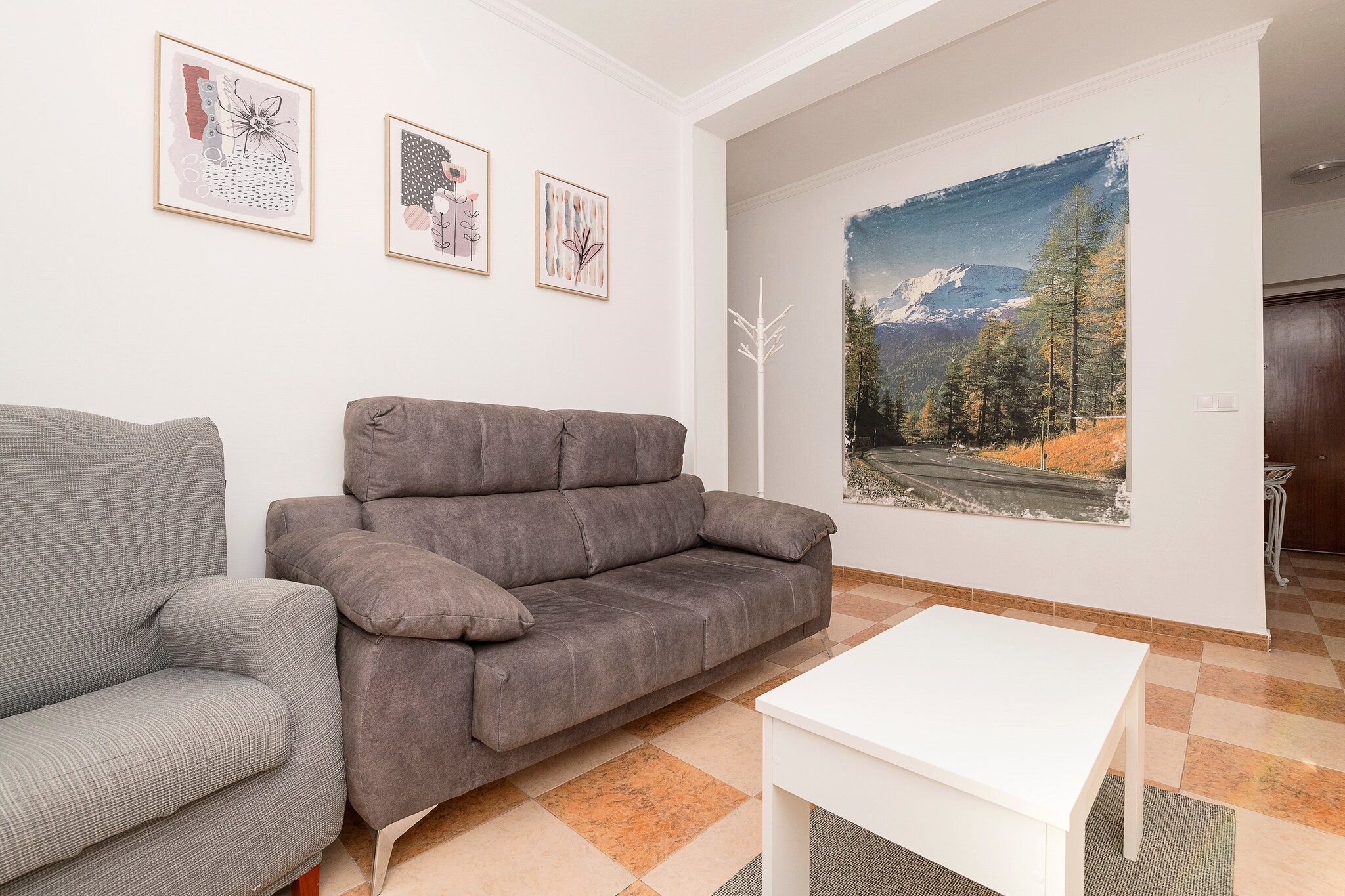 Outside the flat you will find all the necessary services for your holidays as well as the beach of Santa Maria del Mar and the promenade, ideal to enjoy the sunset and the ocean. 

Located on the first floor of a building with lift, the flat has all the comforts to make you feel at home. The living-dining room is equipped with Smart TV and a sofa. The kitchen is independent, is ceramic hob and has all the necessary utensils for you to cook comfortably. There is also a washing machine, iron and ironing board. When it's time to sleep you will find three bedrooms, all equipped with a fan for the hottest nights and a wardrobe to store all your belongings. The master bedroom has a double bed, the second bedroom has a single bed and the third bedroom has a trundle bed for two people. A bathroom with shower completes your stay. 

The flat has an excellent location, only 10 minutes from the centre of CÃ¡diz but with all amenities such as bars, restaurants, supermarkets and architectural gems as well as amazing beaches. The beaches of Cadiz are a paradise for sun and sea lovers. La Caleta beach offers stunning views and a relaxed atmosphere. The gastronomy is spectacular with must-try dishes such as fried fish and tapas. You should not miss one of its most outstanding monuments, the Cathedral of Cadiz, with its golden dome and the Roman Theatre, one of the best preserved in Spain.

No cot or highchair Consult the advertiser for possible charges. Pets are not allowed. The holding of events is forbidden. 
Distances
Beach: 0.050 km - Playa de Santa Maria del Mar
Airport: 44.3 km - Aeropuerto de Jerez
Golf course: 21.2 km - Villanueva Golf
Town: 0.850 km - CÃ¡diz
Train station: 1.6 km - CÃ¡diz
Bus stop: 0.150 km - CÃ¡diz
Ferry: 5.2 km - CÃ¡diz
Hospital: 1.1 km - Hospital Universitario Puerta del Mar
Tourist license: VUT/CA/16463Single Rental Registry: ESFCTU0000110170003082780000000000000000VUT/CA/164633