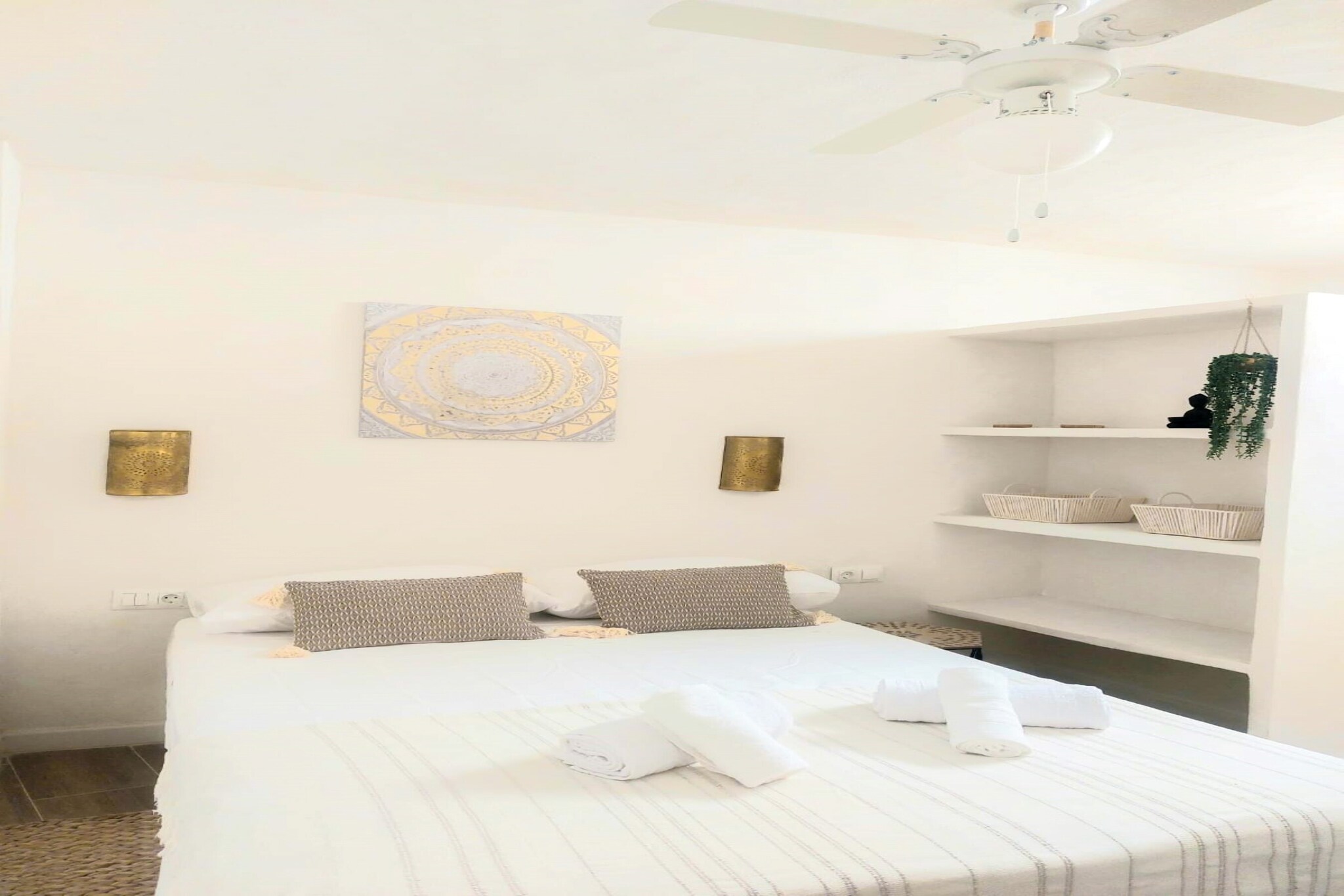 Living room, Kitchen(cooker, microwave), bedroom(double bed), bathroom, coffee machine, microwave, fridge-freezer, shower, washbasin, toilet, bidet, children\'s bed, high chair