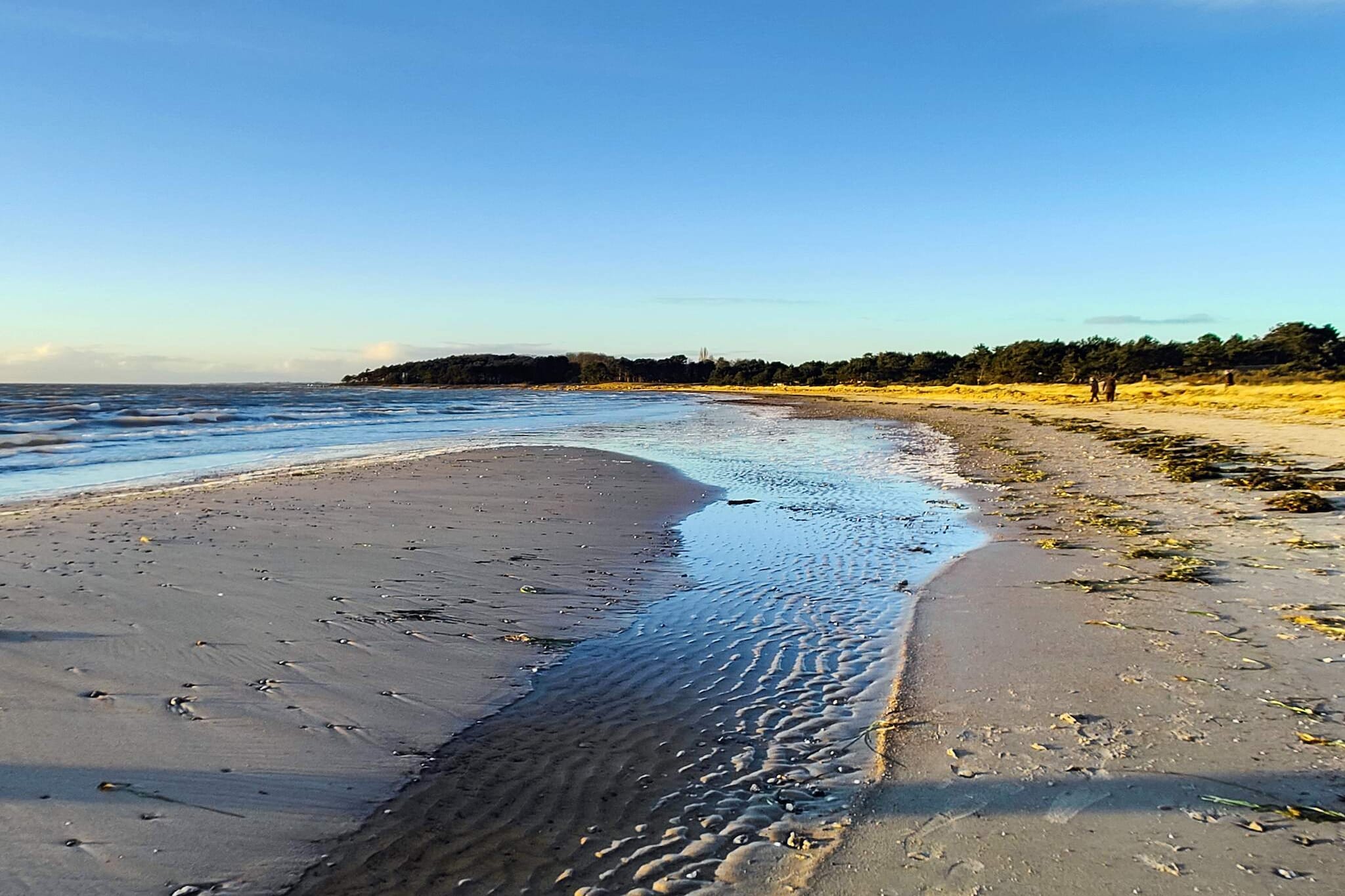 This vacation home is bright and airy, as the living room, kitchen, and bar are open plan and have light from all four sides. The hallway has two double wardrobes and access to the two bedrooms and the large bathroom. Designed so that the whole family can be together and do different things at the same time. Two chefs can take care of the food; one in the kitchen, the other out in the lovely, bright utility room. There are two refrigerators in the house. You can play board games or enjoy a drink in the high bar stools, relax on the daybed, and watch TV on the sofas. Afterwards, you can enjoy a good dinner indoors or outdoors on the large covered terrace. UTILITY ROOM Brewery, OUTDOOR AREA has sun loungers, and the living room has a smart TV. The spacious bathroom is accessible from the entrance. If you sleep in the two bedrooms accessible from the entrance area, you will not be disturbed by the hustle and bustle in the living room and kitchen. All three bedrooms have large windows overlooking the beautiful garden. All windows are equipped with blackout curtains. The garden, which is just over 1,200 mÂ², enjoys sunshine from morning to evening and is also completely screened off at a height of at least 170 cm. The house is the last house on a closed holiday home road. There are two parking spaces. Due to allergies in the owner's family, pets are not welcome! The house is a non-smoking house and is not rented to youth groups! A vacation home for multi-generational stays, families, or couples who can enjoy a wonderful vacation together here. The key box is on the corner by the front door.A refundable deposit might be charged closer to your check-in date. TheÂ securityÂ depositÂ ensuresÂ aÂ smoothÂ stayÂ andÂ coversÂ any additionalÂ servicesÂ orÂ consumptionÂ charges.ThisÂ depositÂ coversÂ utilitiesÂ consumedÂ duringÂ yourÂ stay andÂ anyÂ additionalÂ servicesÂ thatÂ mayÂ beÂ taken.TheÂ finalÂ amountÂ willÂ beÂ adjustedÂ basedÂ onÂ actualÂ meter readings,Â actualÂ usageÂ ofÂ extraÂ services,Â andÂ anyÂ remaining balanceÂ willÂ beÂ refundedÂ withinÂ 21Â daysÂ afterÂ checkout.ThisÂ depositÂ simplyÂ actsÂ asÂ aÂ prepaymentÂ forÂ chargesÂ that Â youÂ wouldÂ anywaysÂ payÂ for,Â ensuringÂ aÂ seamlessÂ stayÂ and check-outÂ experience.