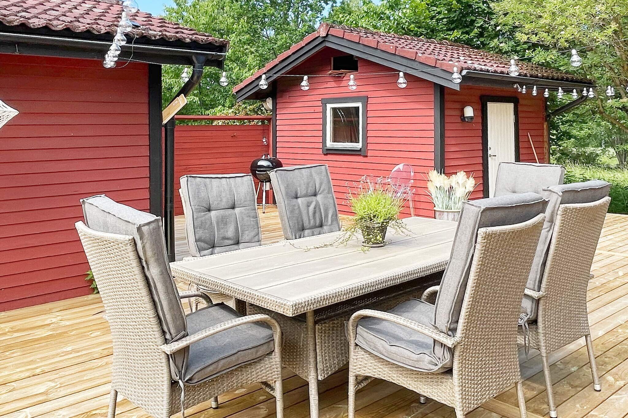 Annex: (2x single bed)\n\nInternet Access DSL, Kitchen(cooker(4 ring stoves, gas), cooker(2 ring stoves, gas), cooker(electric), oven, grill, grill, microwave), Living/bed room, bedroom(double bed), bedroom(double bed), bathroom(washbasin, shower, toilet), balcony, heating(electric), garden furniture, parking, water from well