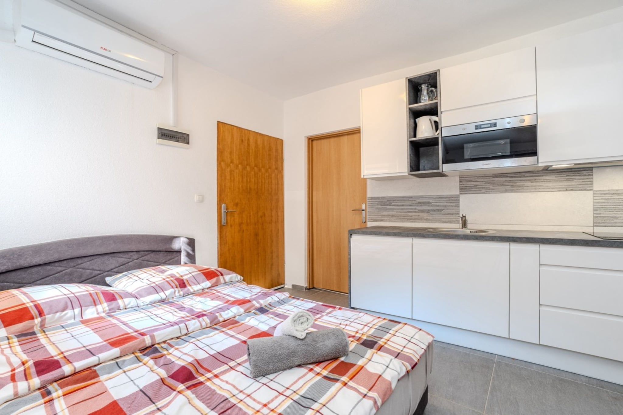 Apartments Robi & Kristina - Studio Apartment with Terrace S2-Bedroom