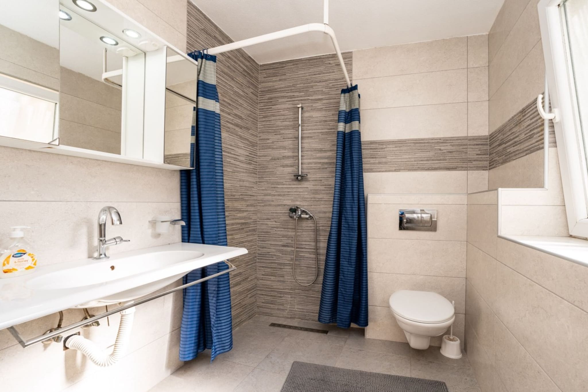Apartments Robi & Kristina - Two Bedroom Apartment with Sea View A5-Badezimmer