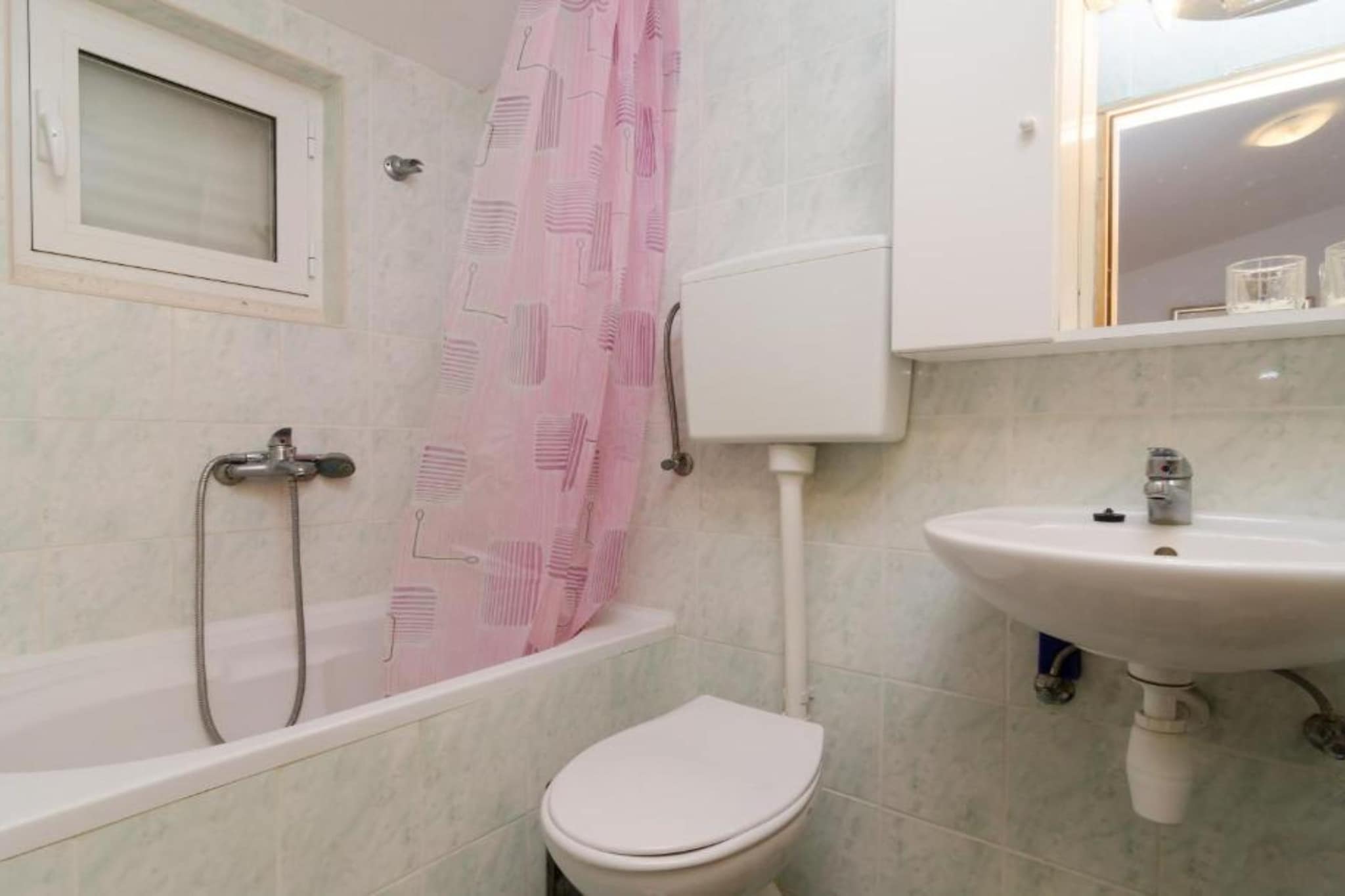Guest House Sobra 38 - Double Room with Balcony and External Bathroom 5-Bathroom