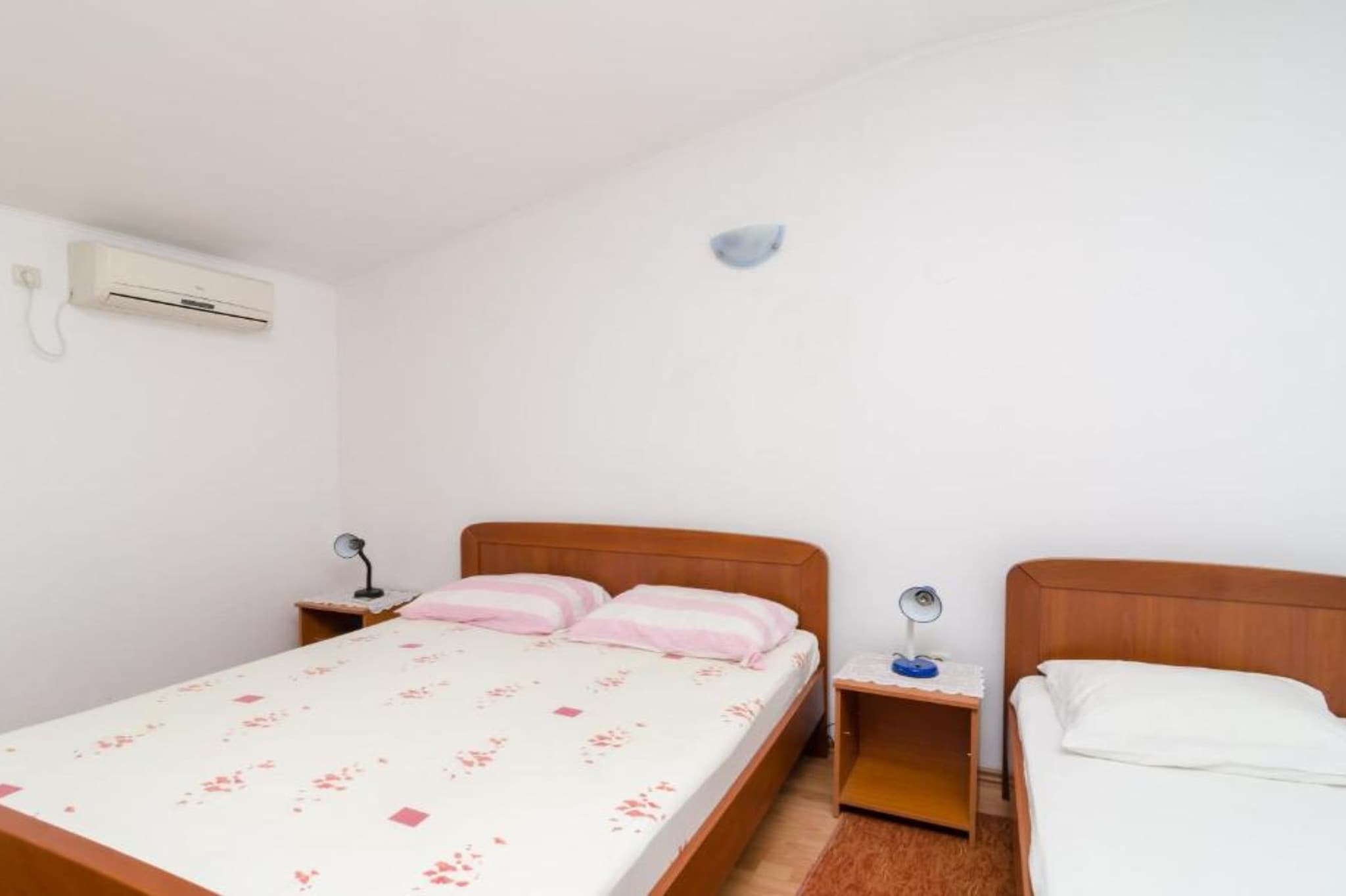 Guest House Sobra 38 - Studio with Balcony and Sea View-Schlafzimmer