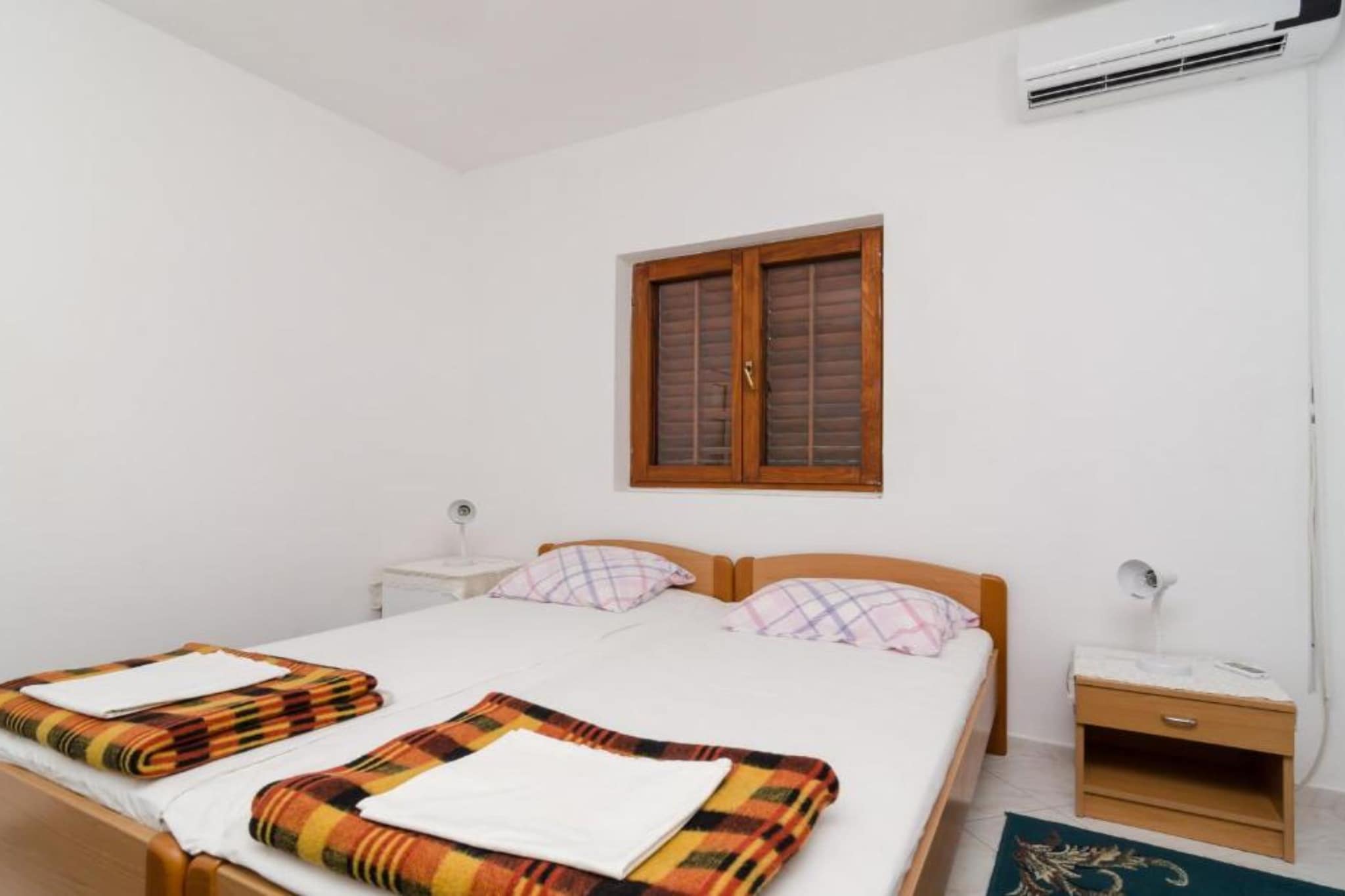Guest House Sobra 38 - Studio with Balcony and Sea View-Schlafzimmer
